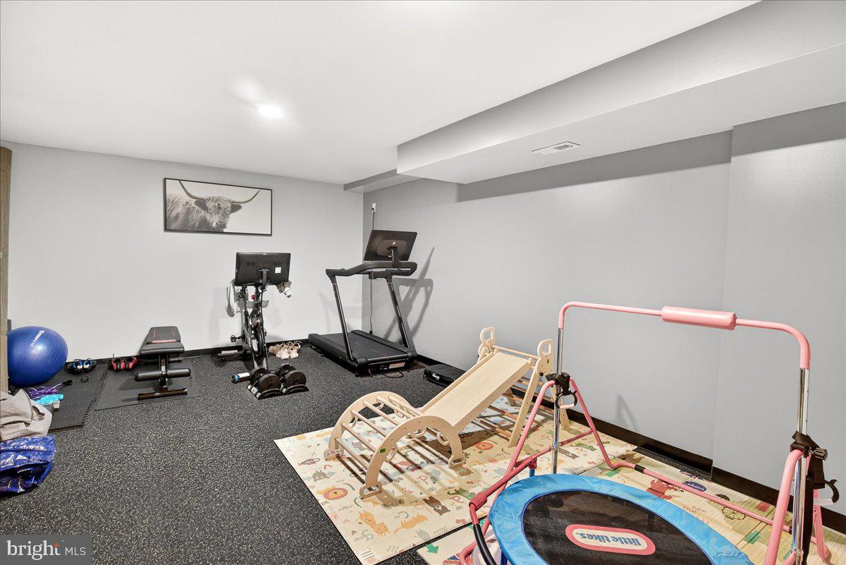 WINDSOR KNOLLS - Residential