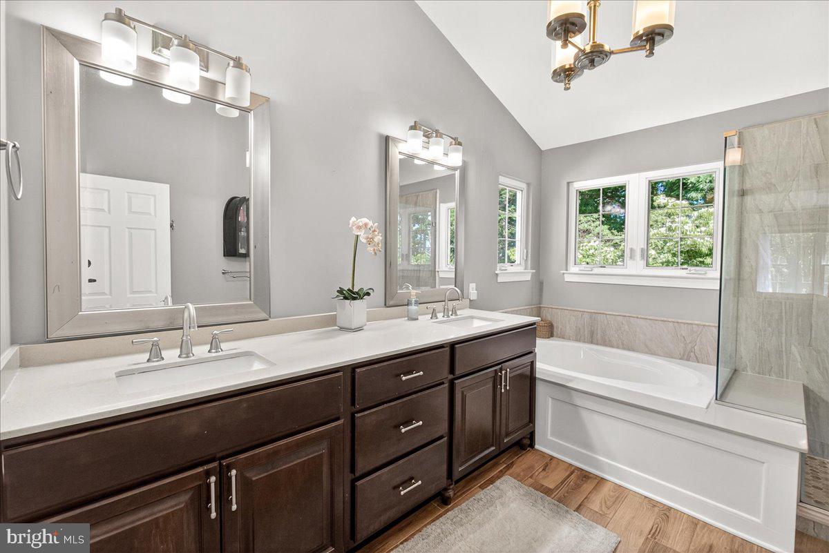 WINDSOR KNOLLS - Residential