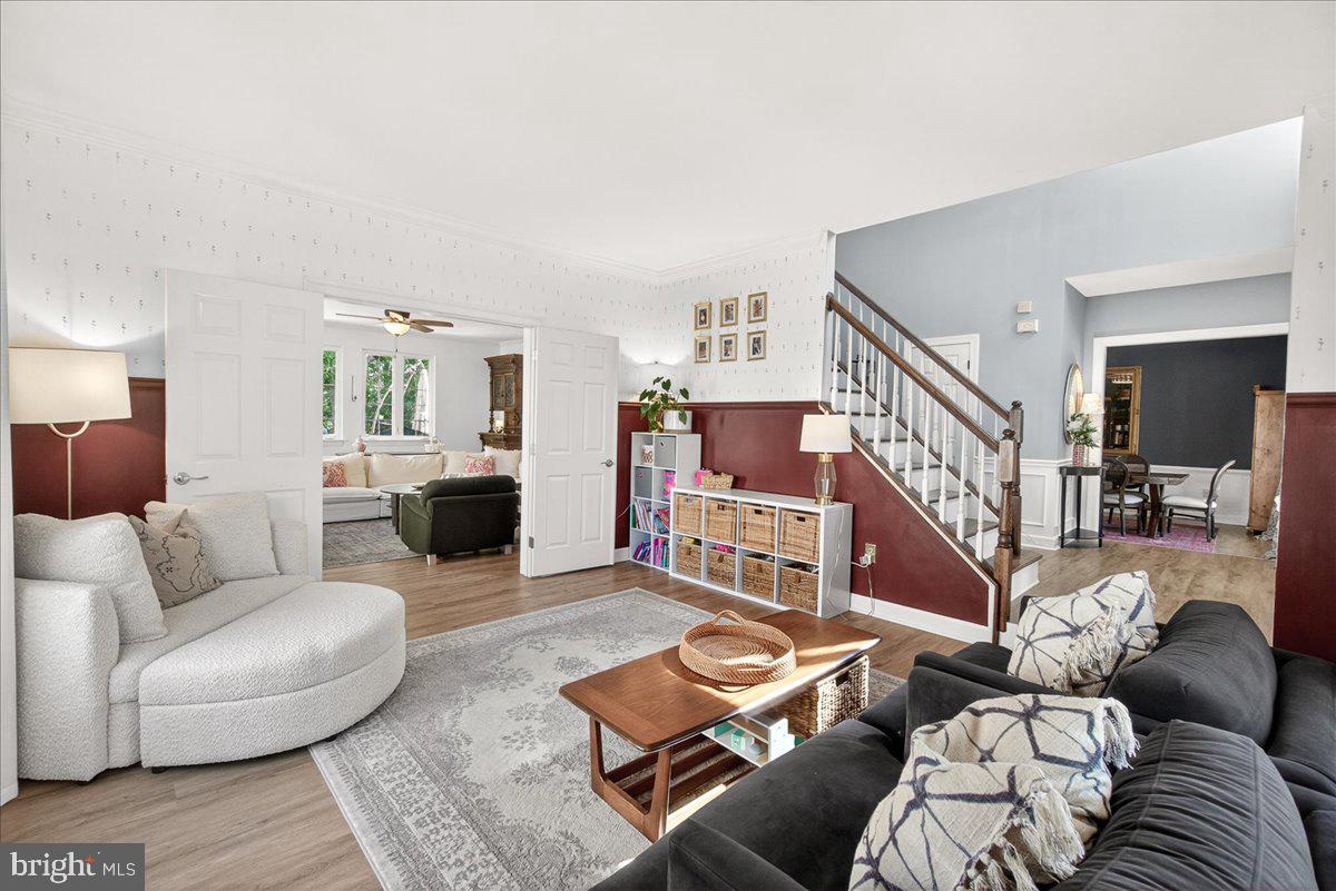 WINDSOR KNOLLS - Residential