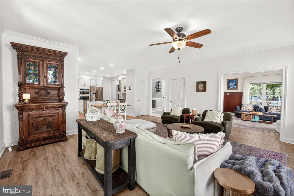 WINDSOR KNOLLS - Residential