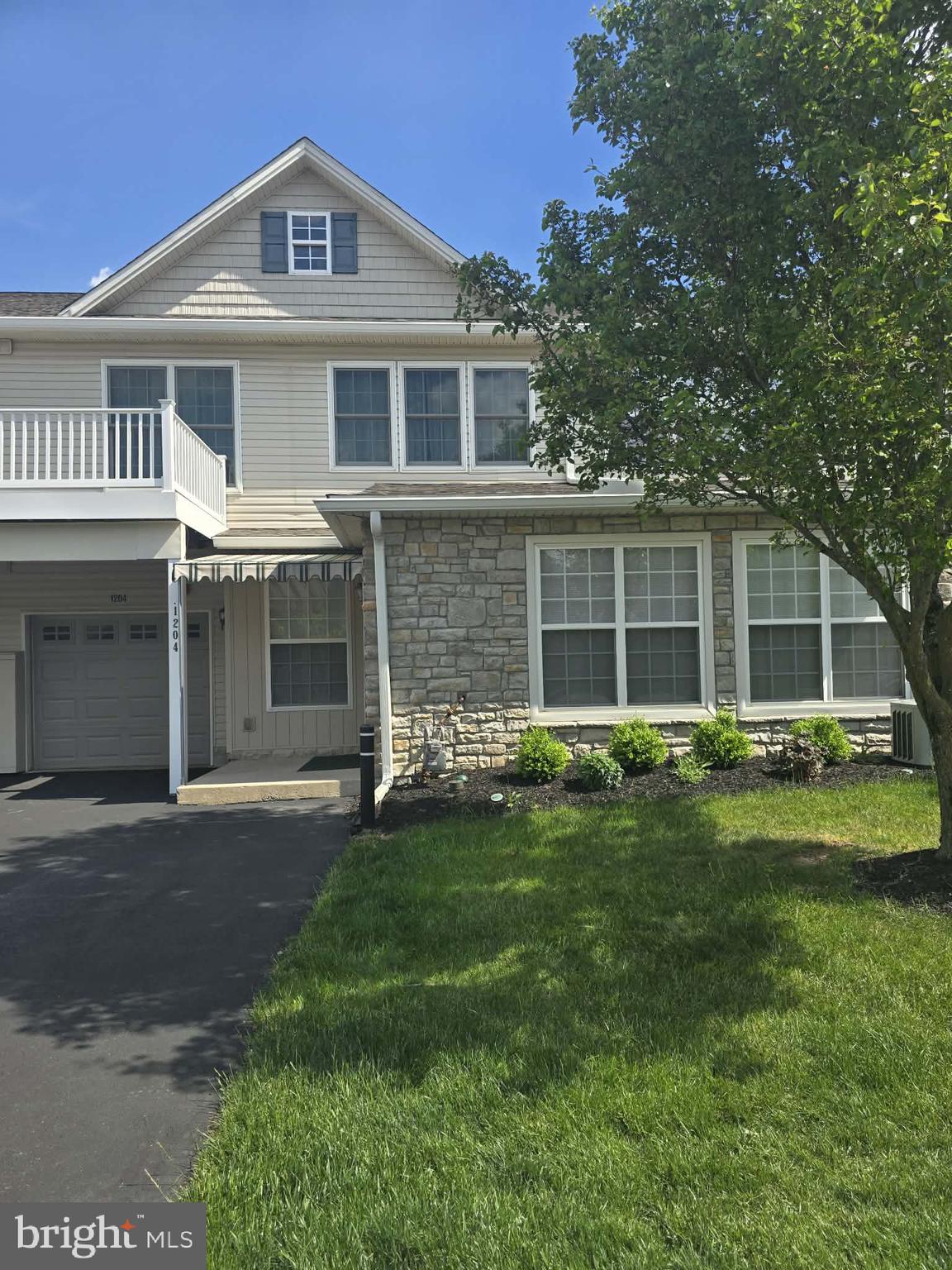 1204 CRESTVIEW LANE 1204