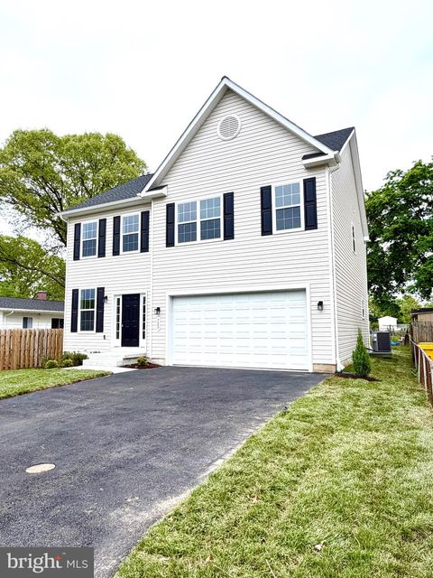 Photo of 725 220th Street, PASADENA, MD 21122 (MLS # MDAA2142950)
