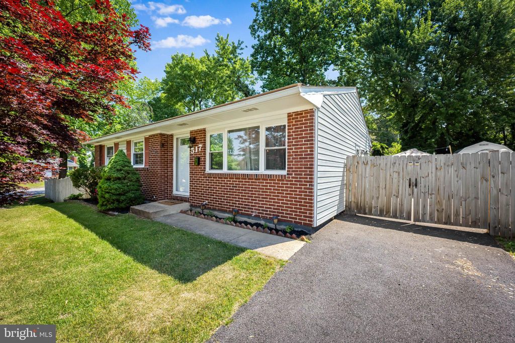 Photo of 517 Fountain Drive, LINTHICUM HEIGHTS, MD 21090 (MLS # MDAA2145996)