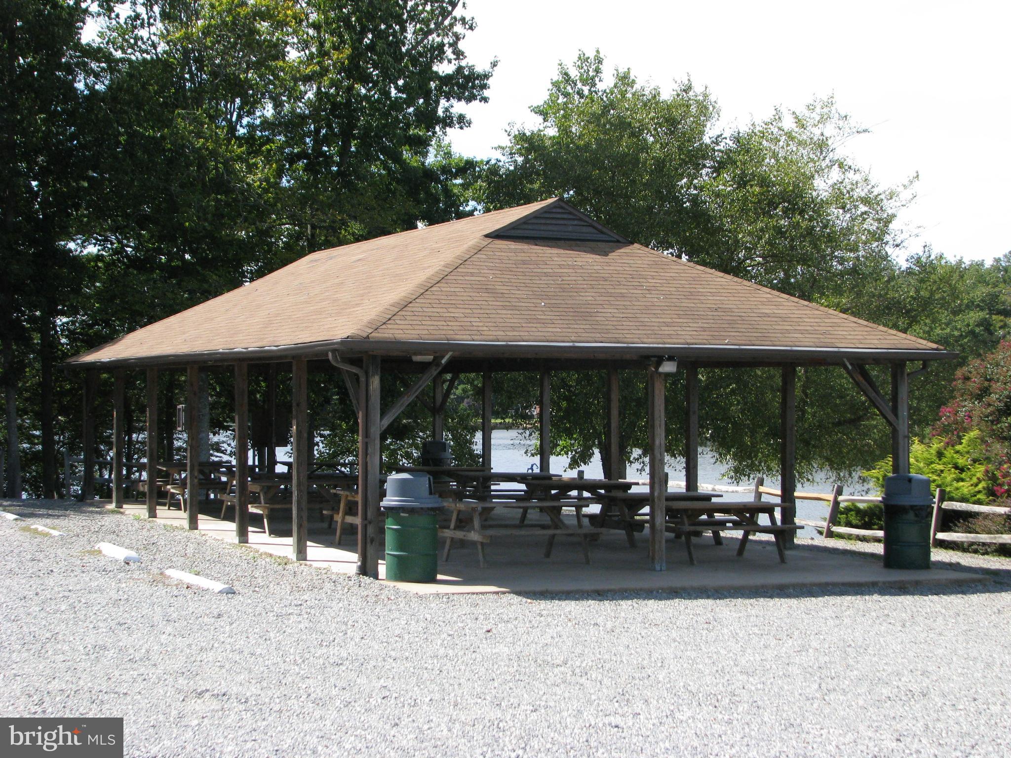 LAKE LAND OR - Residential