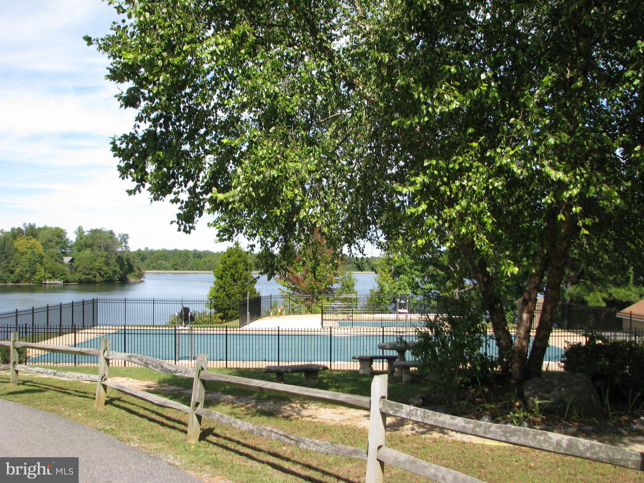 LAKE LAND OR - Residential