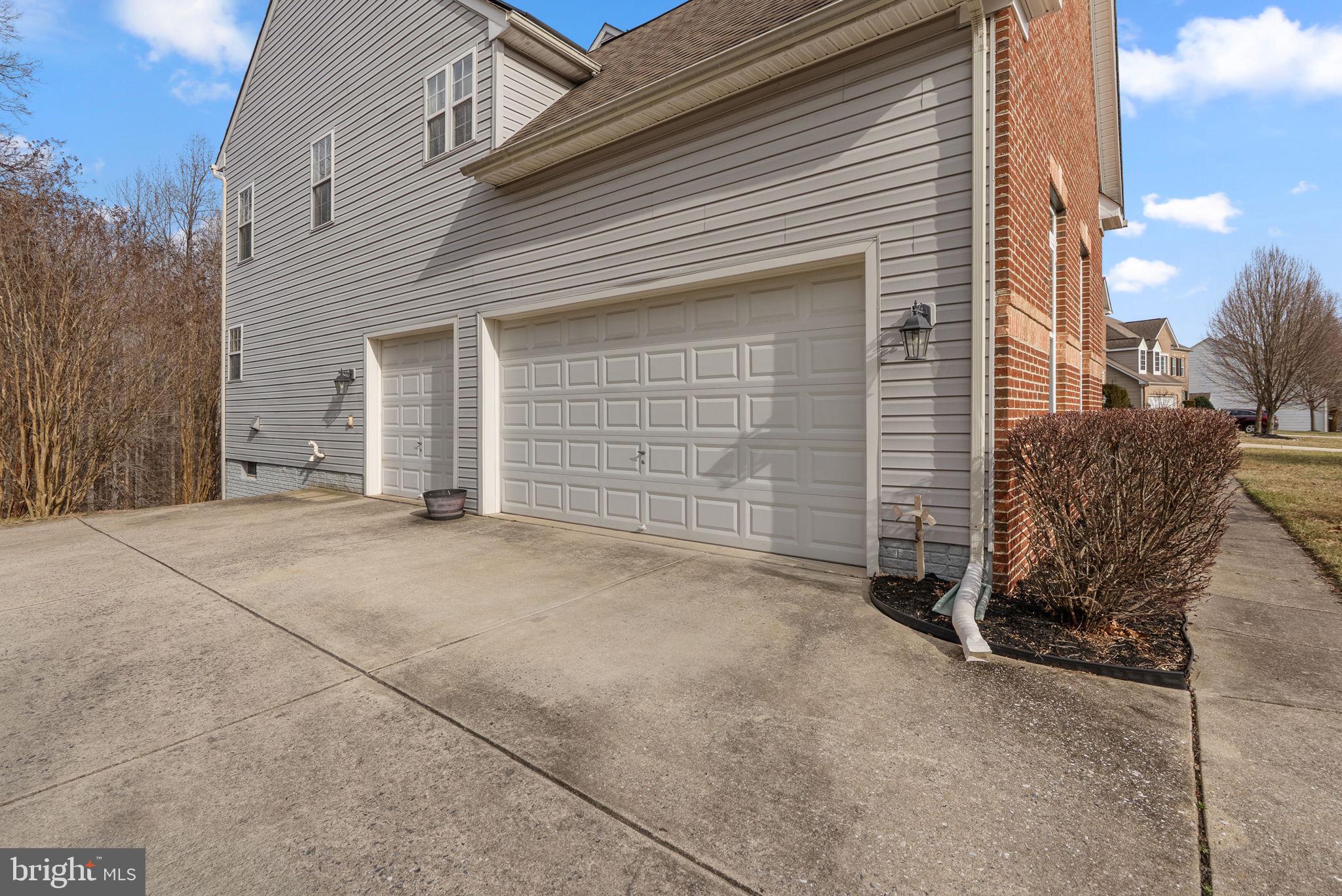 EQUESTRIAN ESTATES - Residential