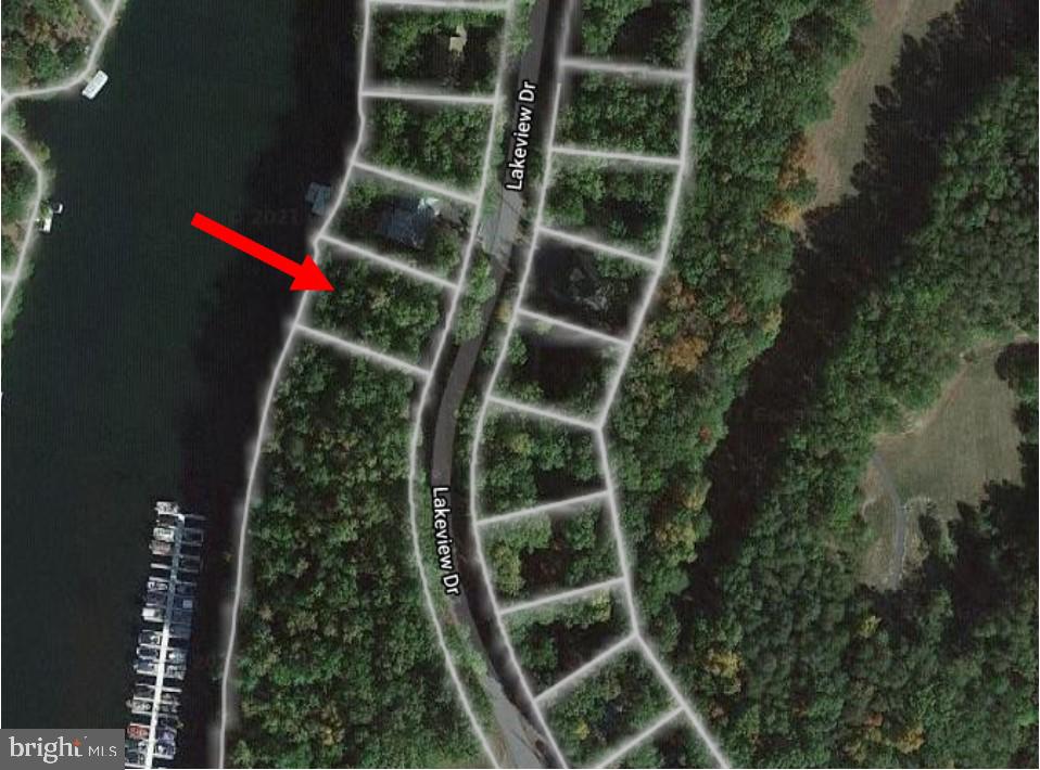 LAKE HOLIDAY ESTATES - Land