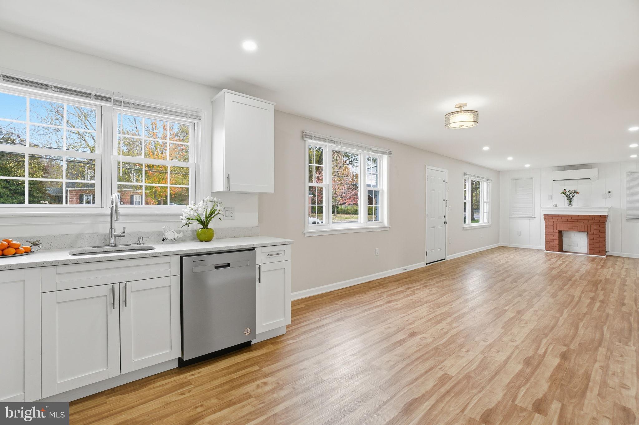 3421 MEMORIAL STREET