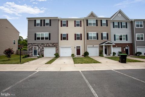 Townhouse For Rent - 2437 Drake Lane<br/> FREDERICKSBURG, VA 22408
