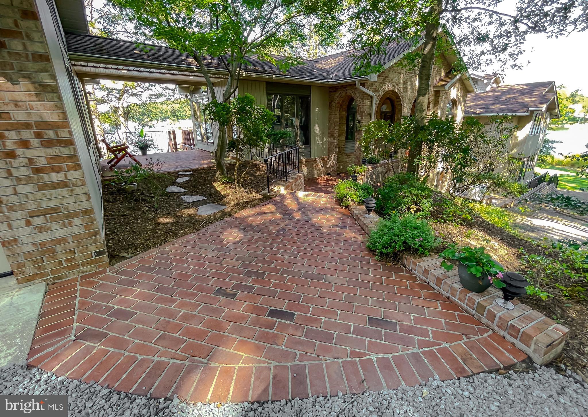 DRUM POINT - Residential