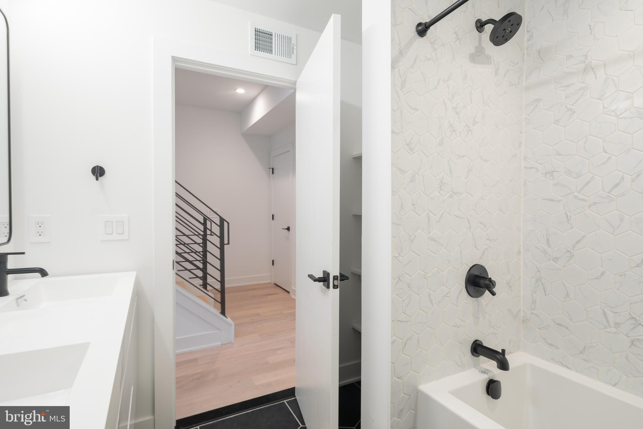 GRADUATE HOSPITAL - Residential Lease