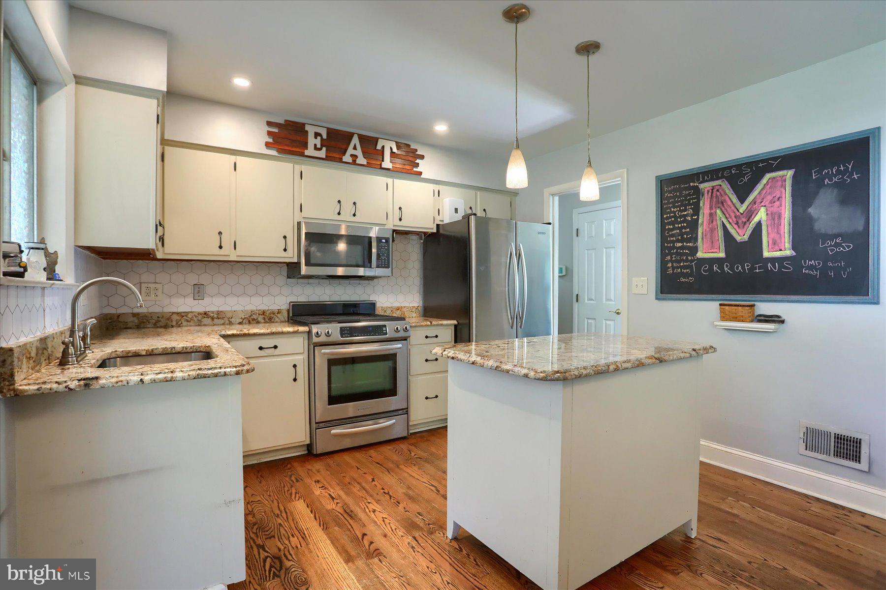 1401 MARYWOOD DRIVE