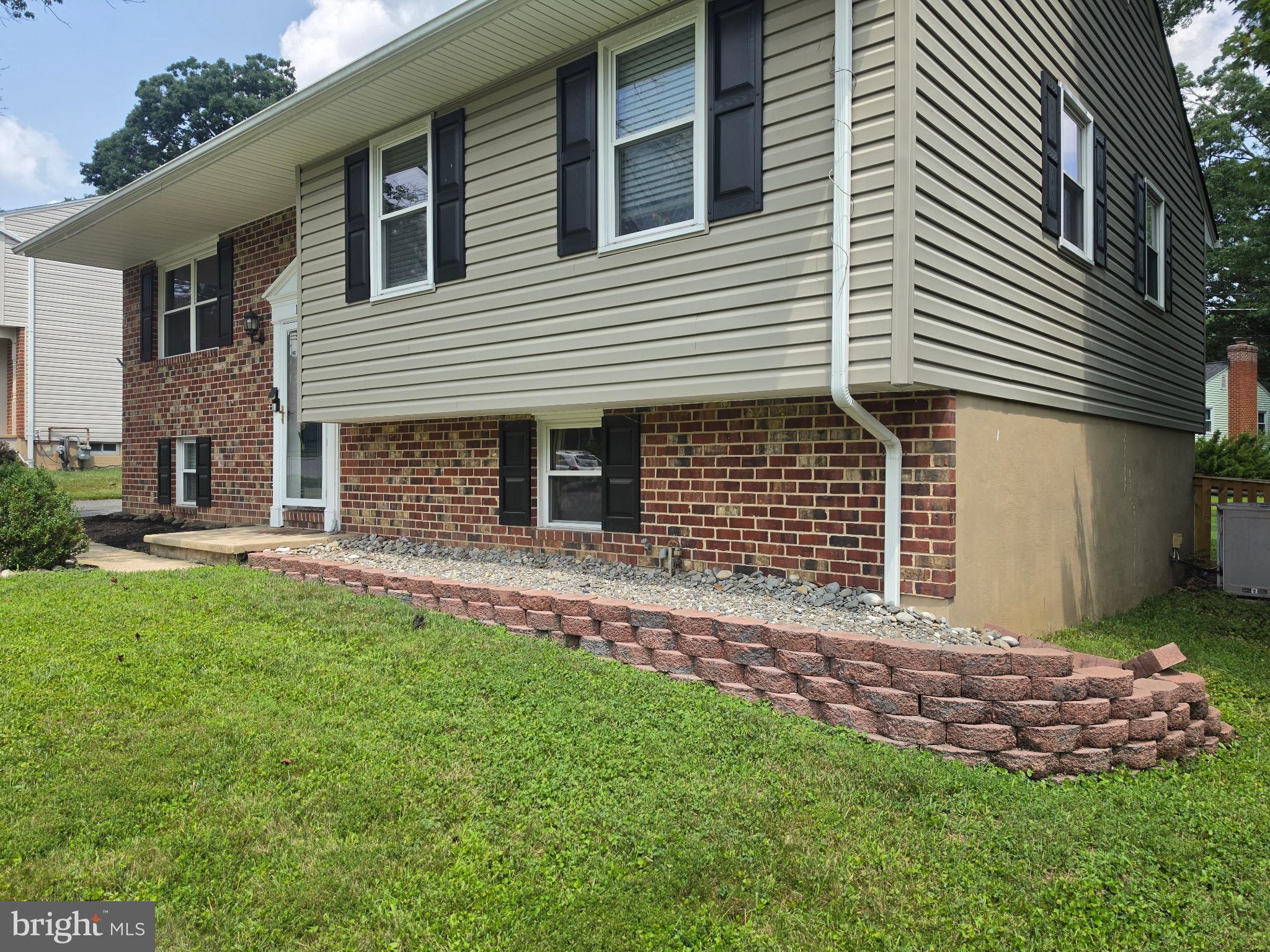 1401 MARYWOOD DRIVE