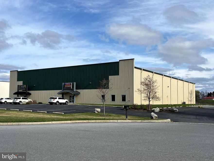 Well maintained, fully conditioned and fully leased flex building situated on 3.38 acre parcel in Flightpath Sports Park. The parcel is zoned Light Industrial. Ideal for either an investment property, or utilize as an owner/occupier for a portion of the property. Current Tenants are a Gymnastics Gym and a Family Entertainment Center. There is a long-term lease also in place for outside storage at the back of the property.