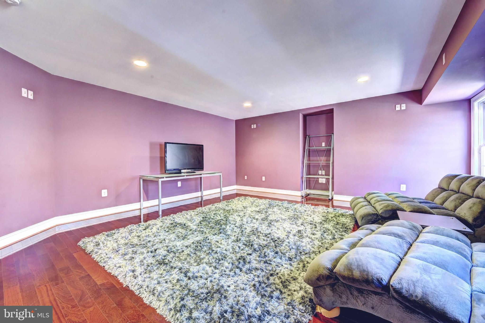 LEEHIGH VILLAGE - Residential