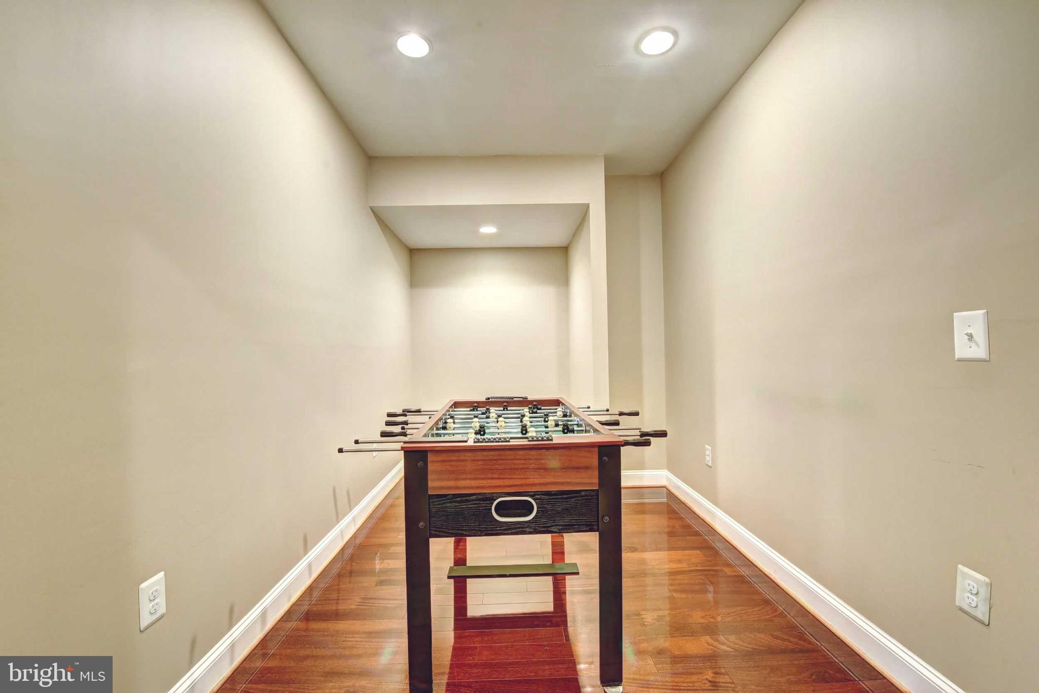 LEEHIGH VILLAGE - Residential