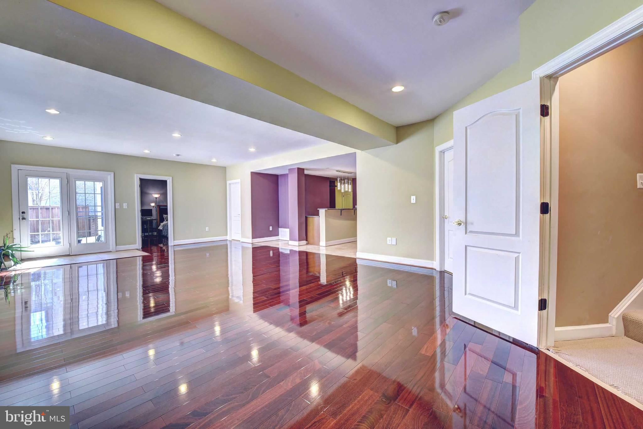 LEEHIGH VILLAGE - Residential