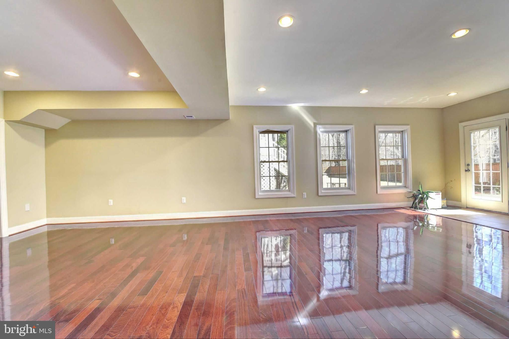 LEEHIGH VILLAGE - Residential