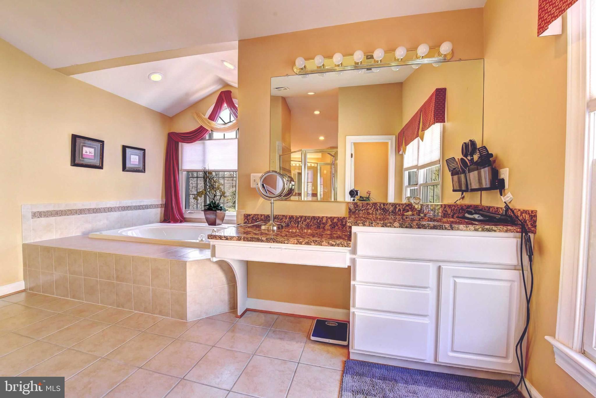 LEEHIGH VILLAGE - Residential