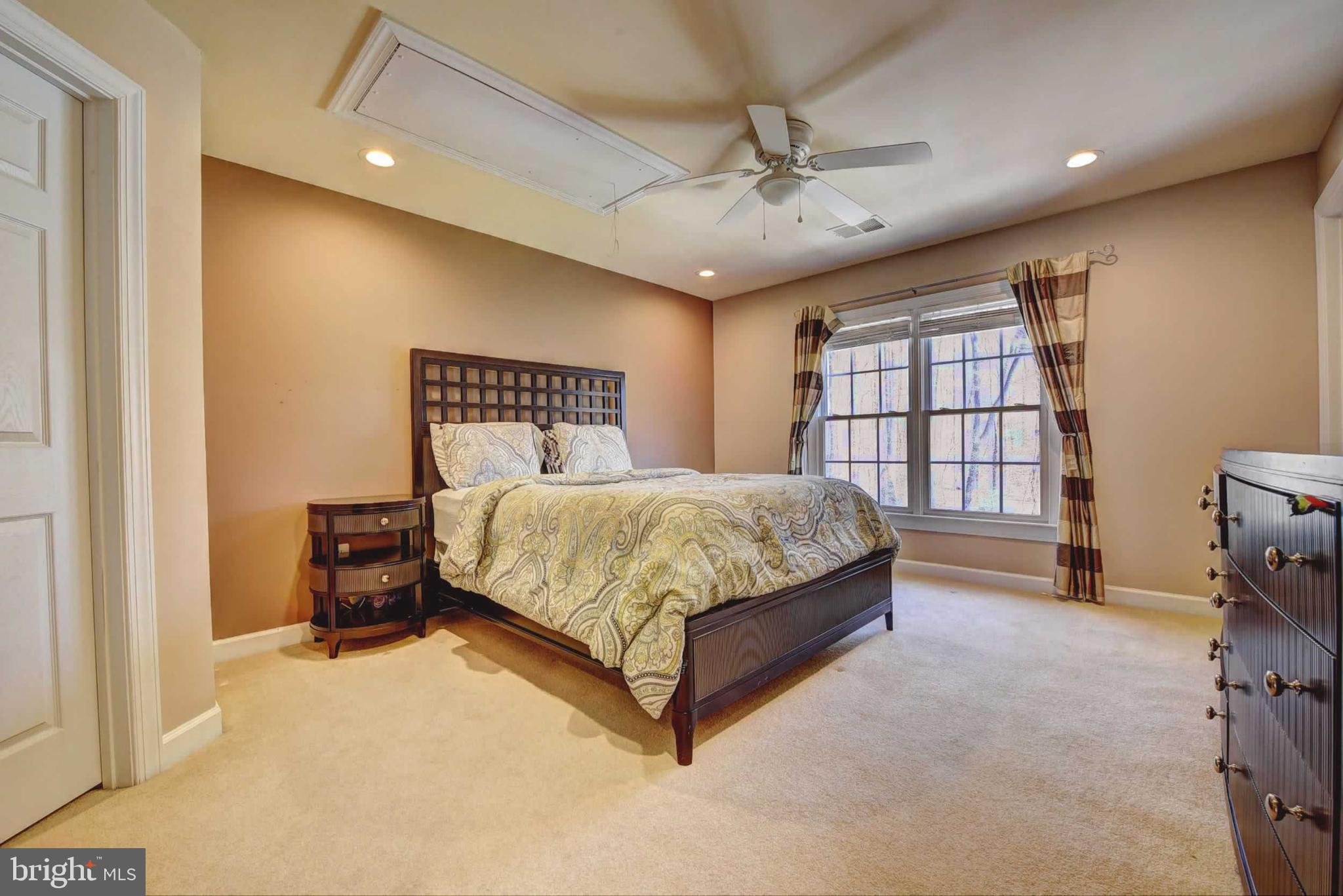 LEEHIGH VILLAGE - Residential