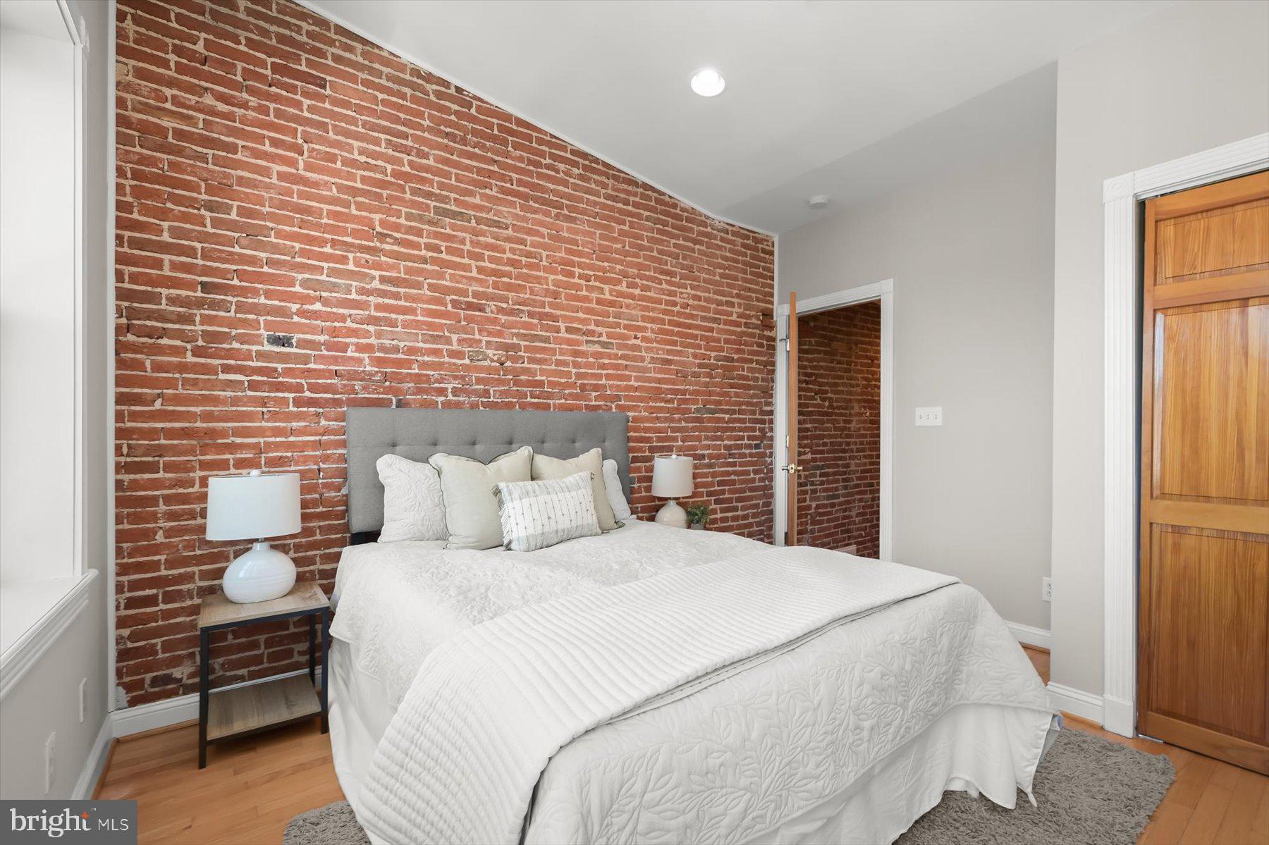 RIVERSIDE - Residential