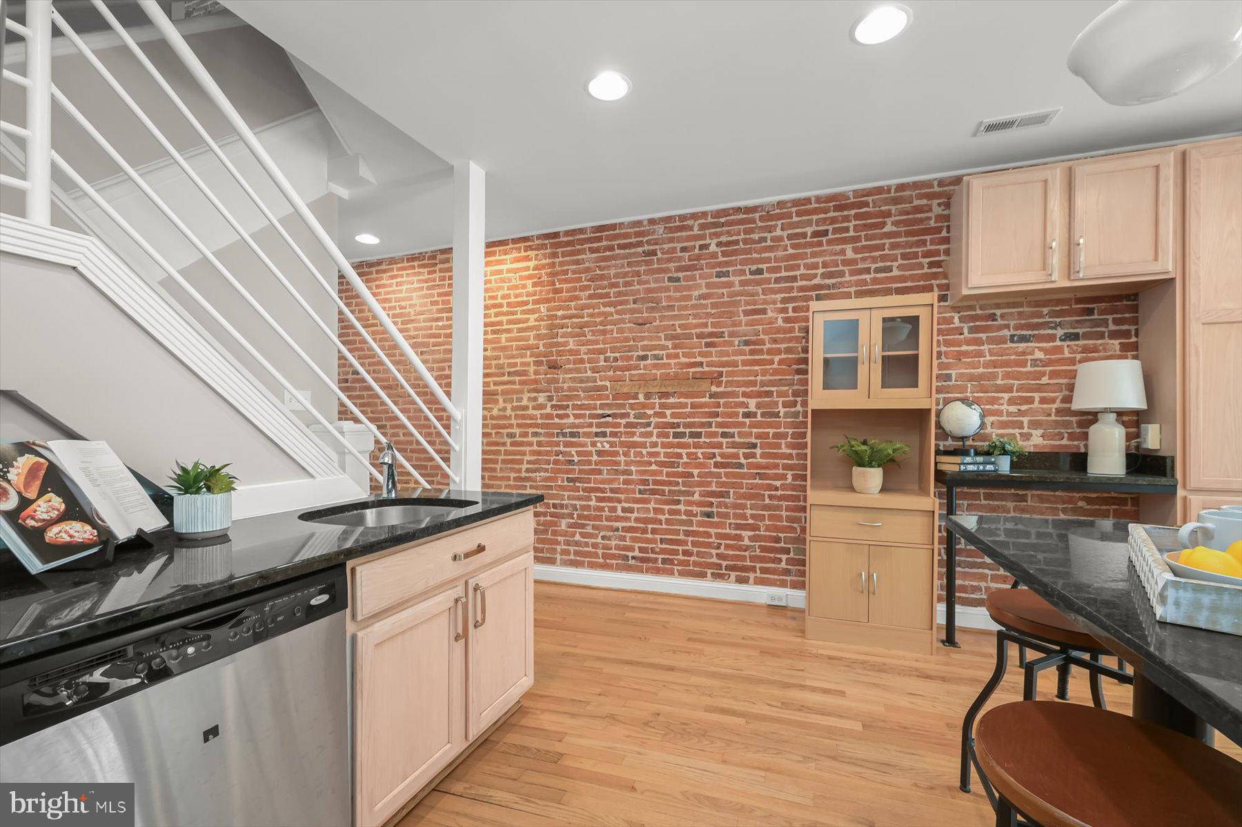 RIVERSIDE - Residential