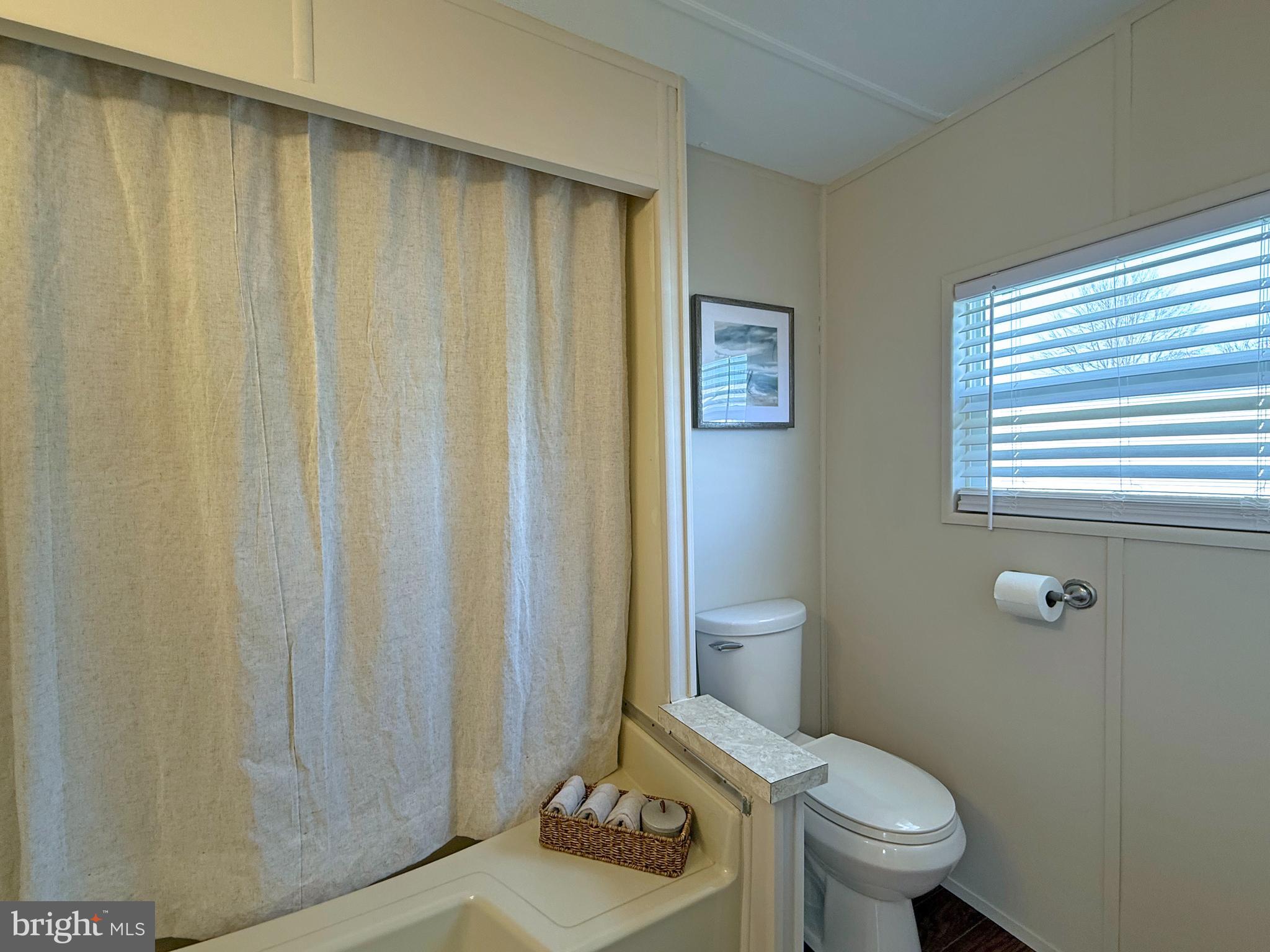 COLONIAL EAST - Residential