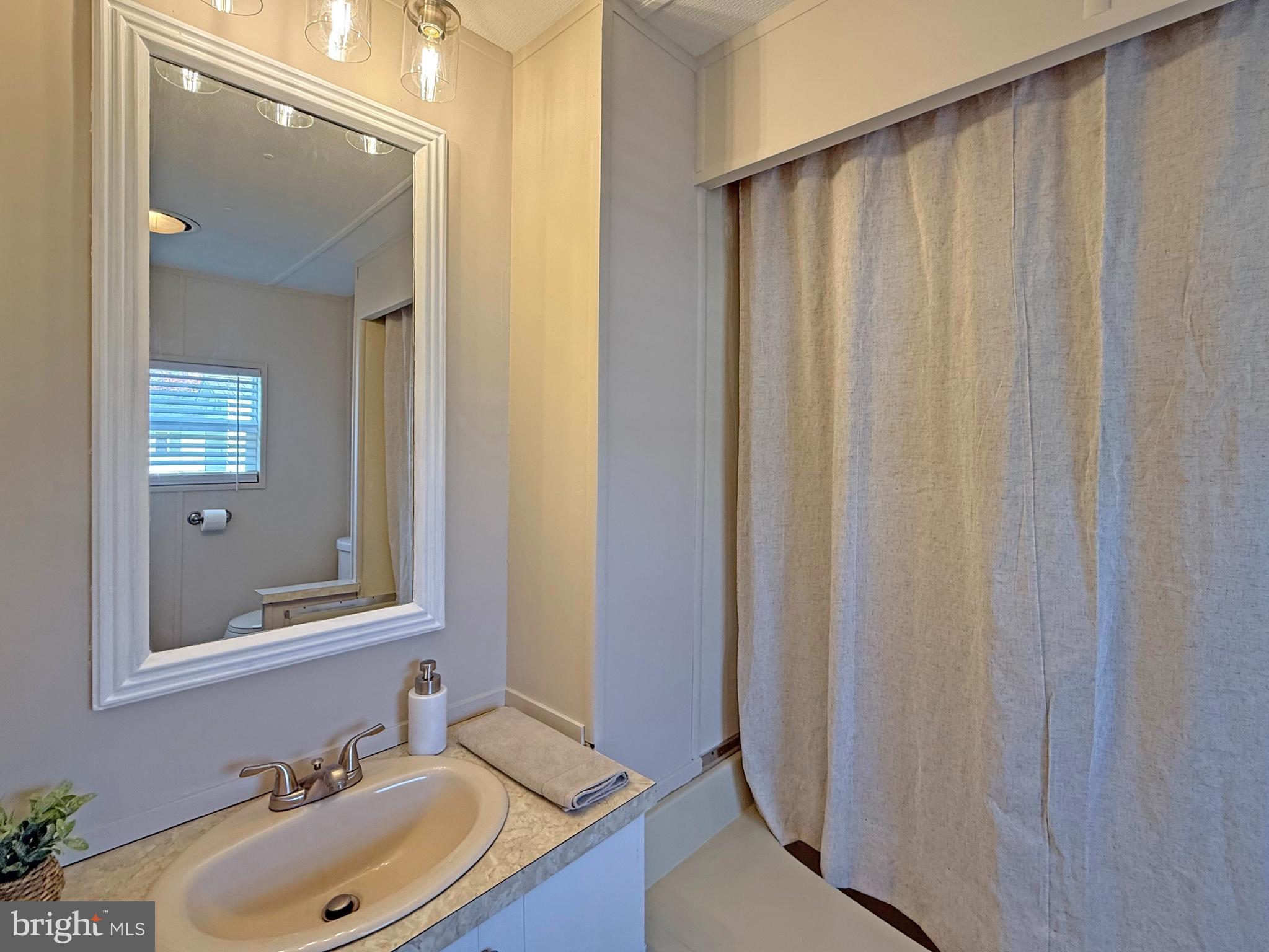 COLONIAL EAST - Residential