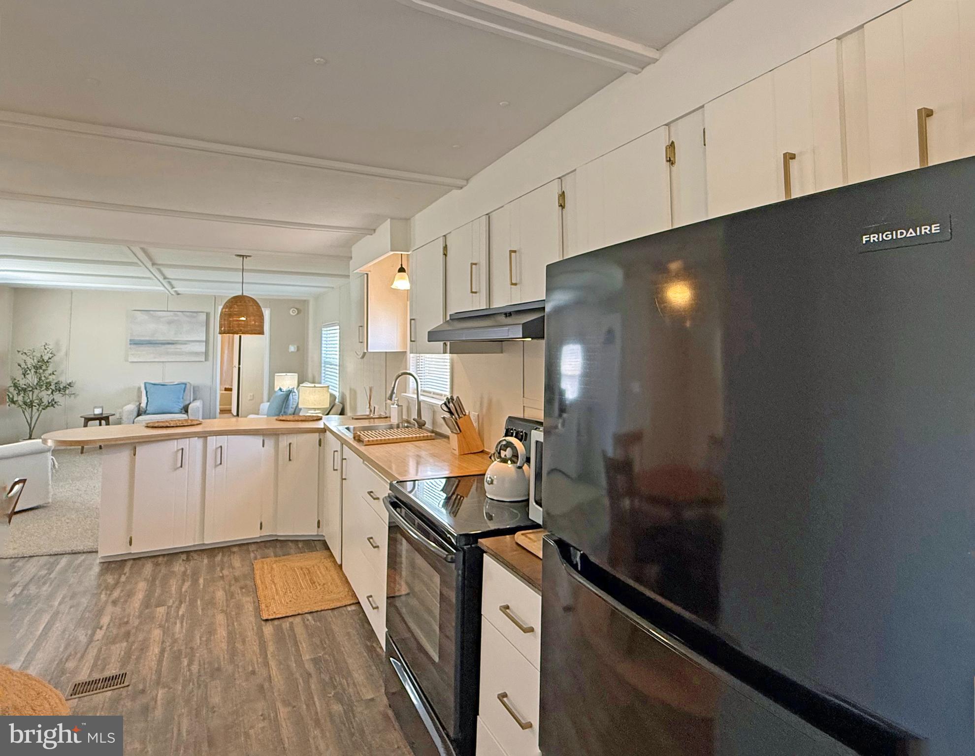 COLONIAL EAST - Residential