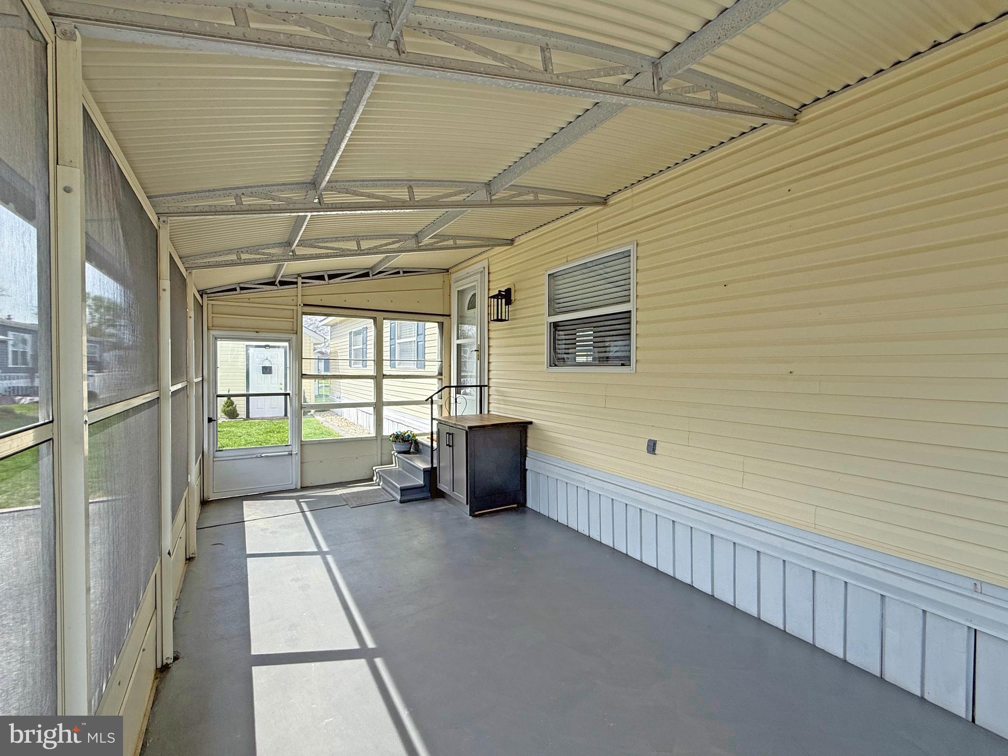 COLONIAL EAST - Residential