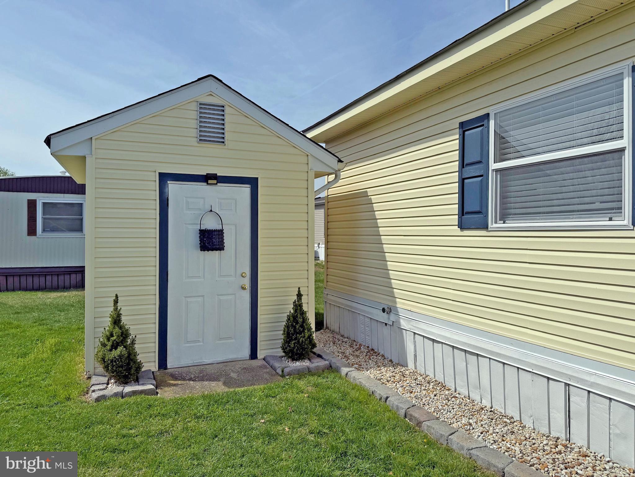 COLONIAL EAST - Residential