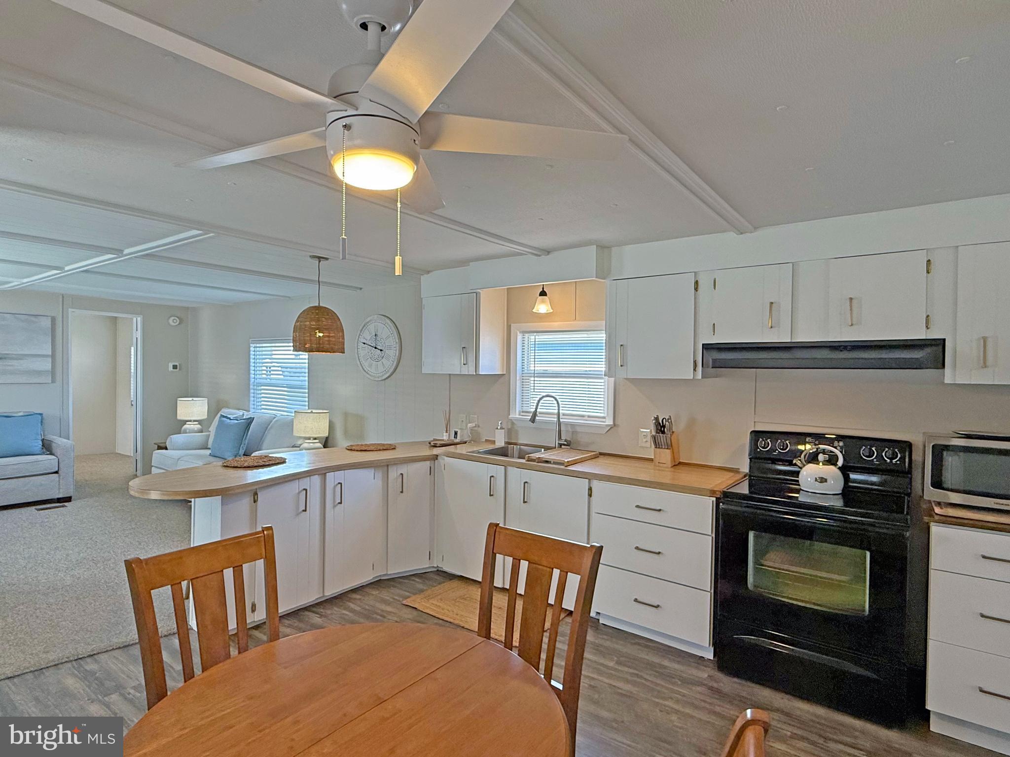 COLONIAL EAST - Residential