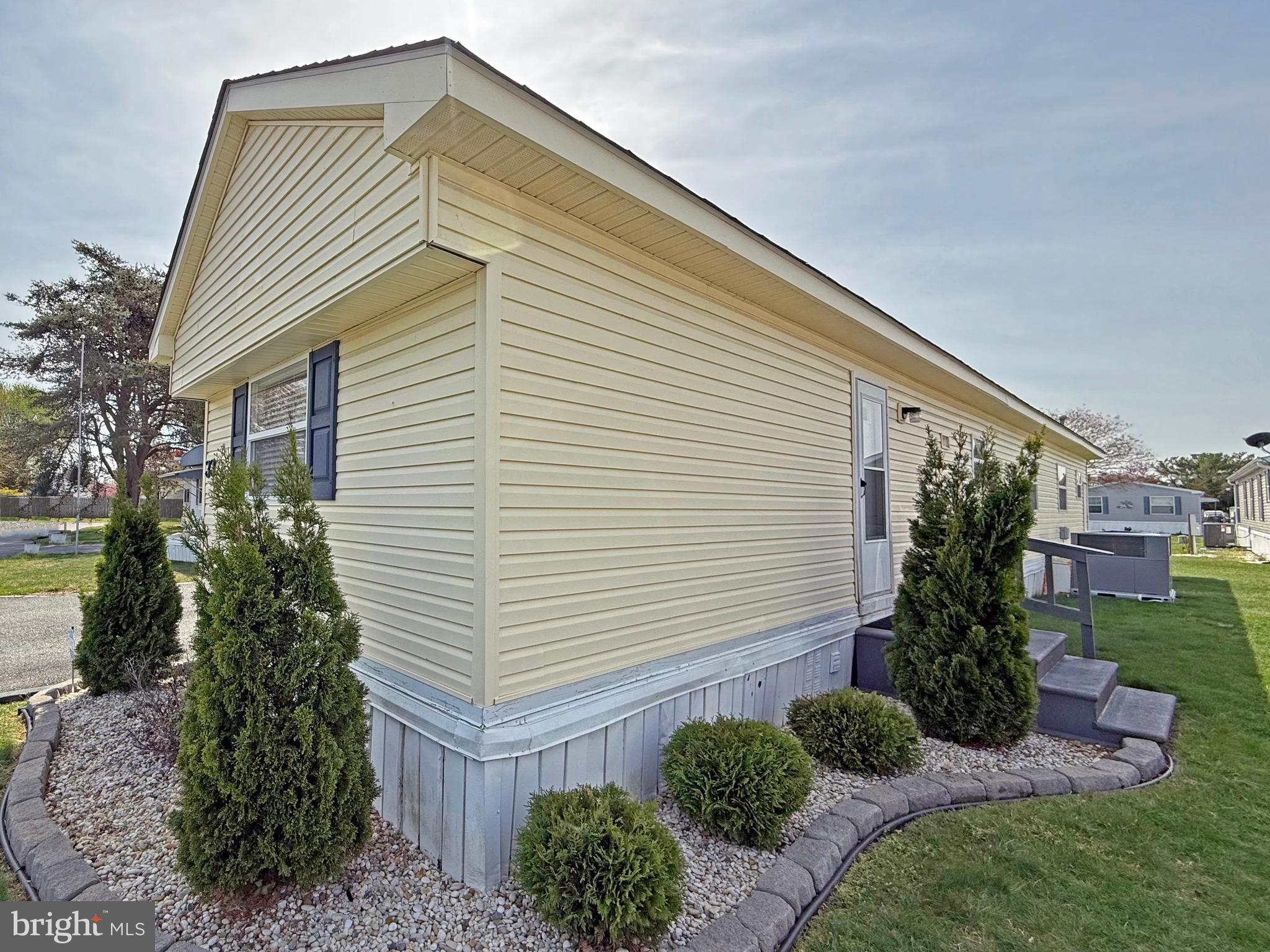 COLONIAL EAST - Residential