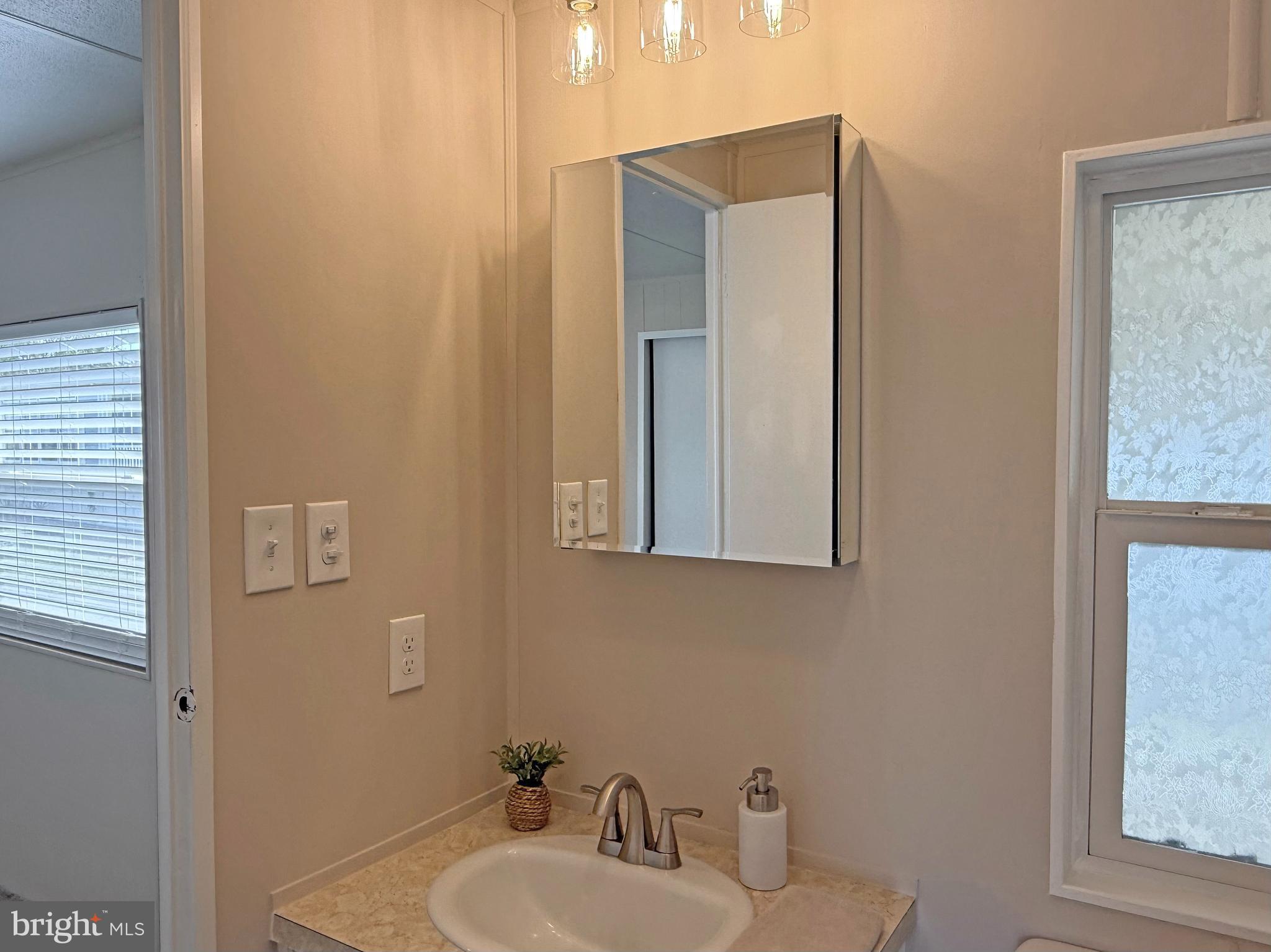 COLONIAL EAST - Residential