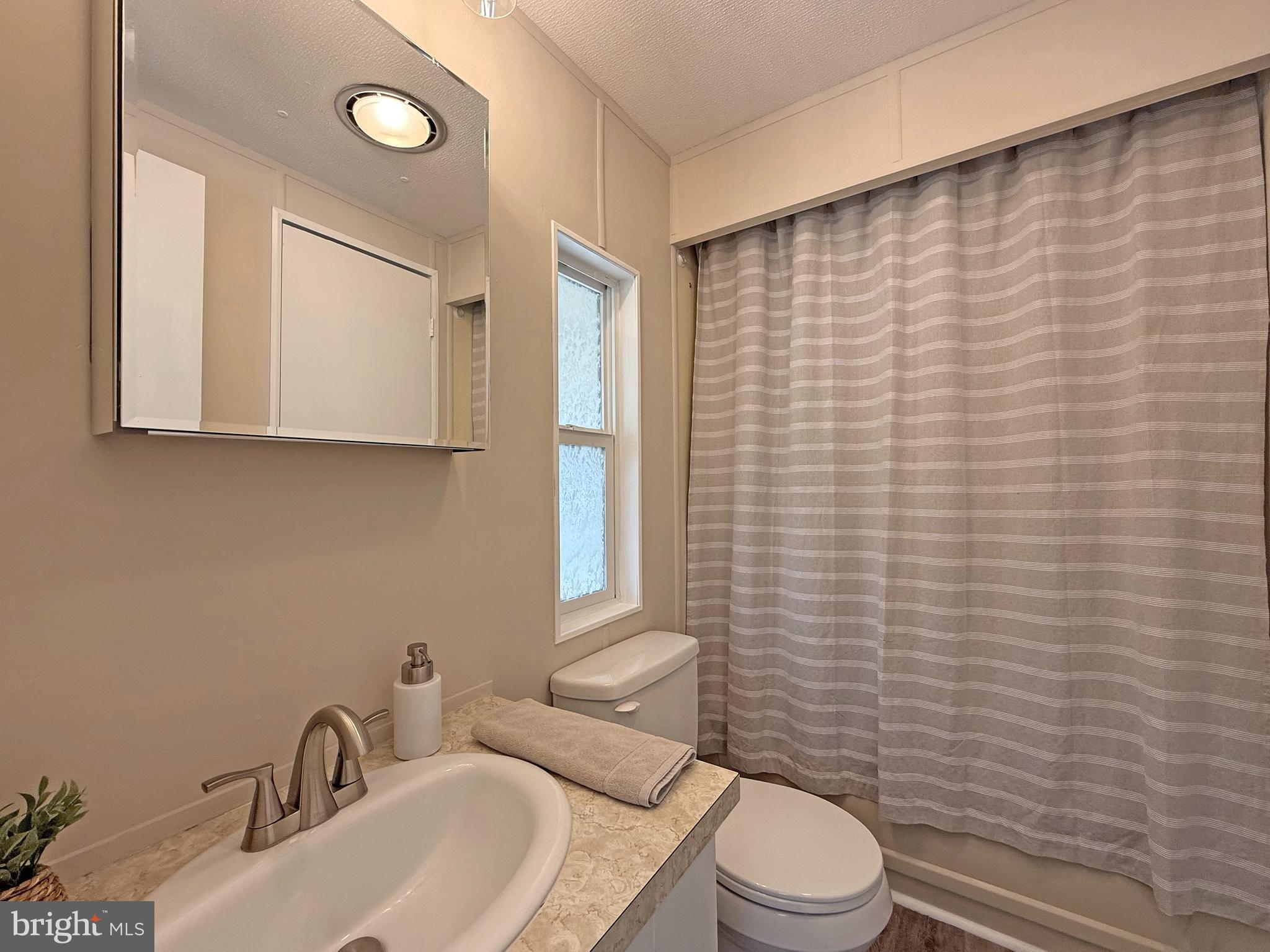 COLONIAL EAST - Residential