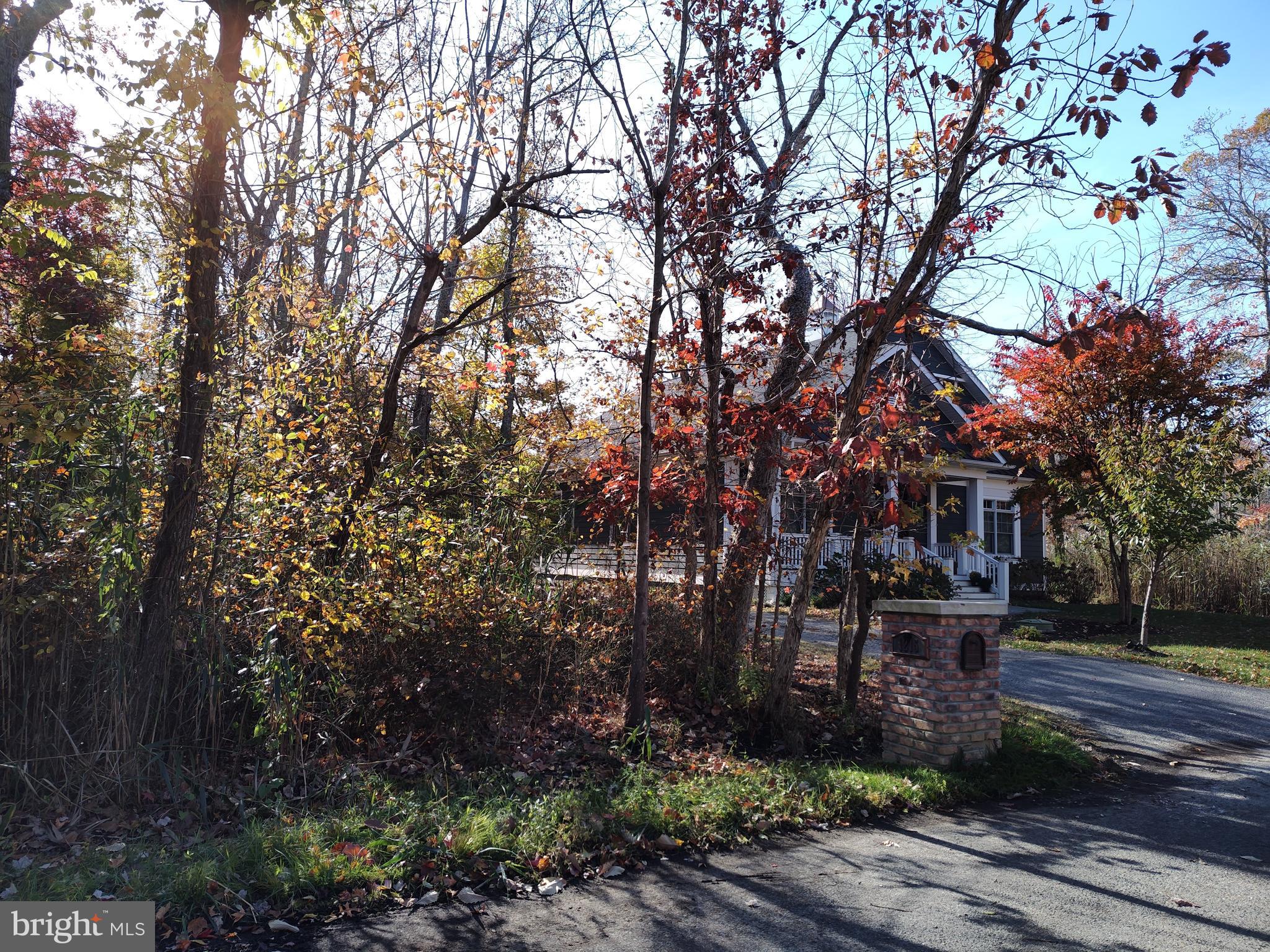 OYSTER HARBOR - Land