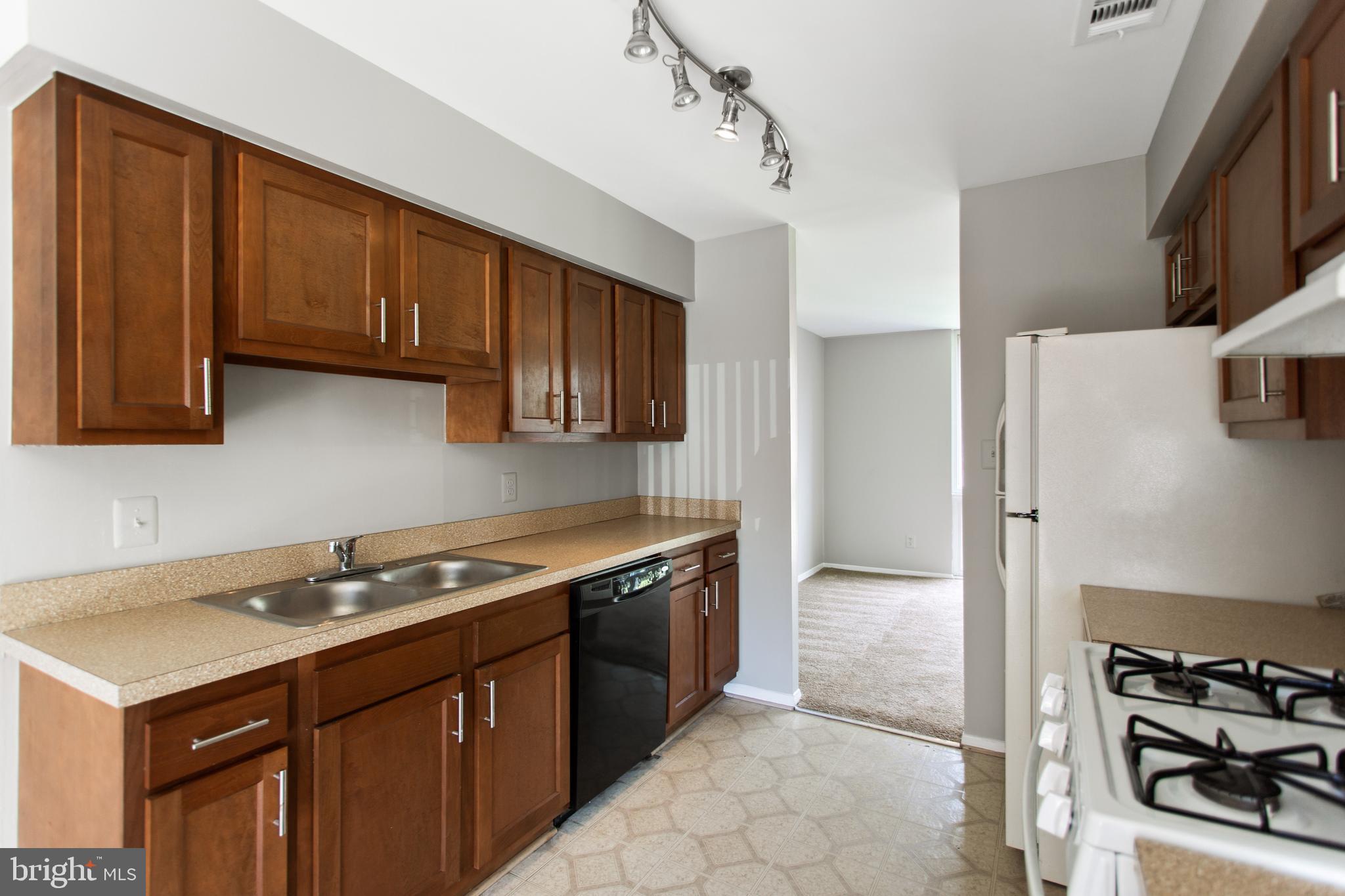 PATRIDGE COURTS CONDOMINIUMS - Residential