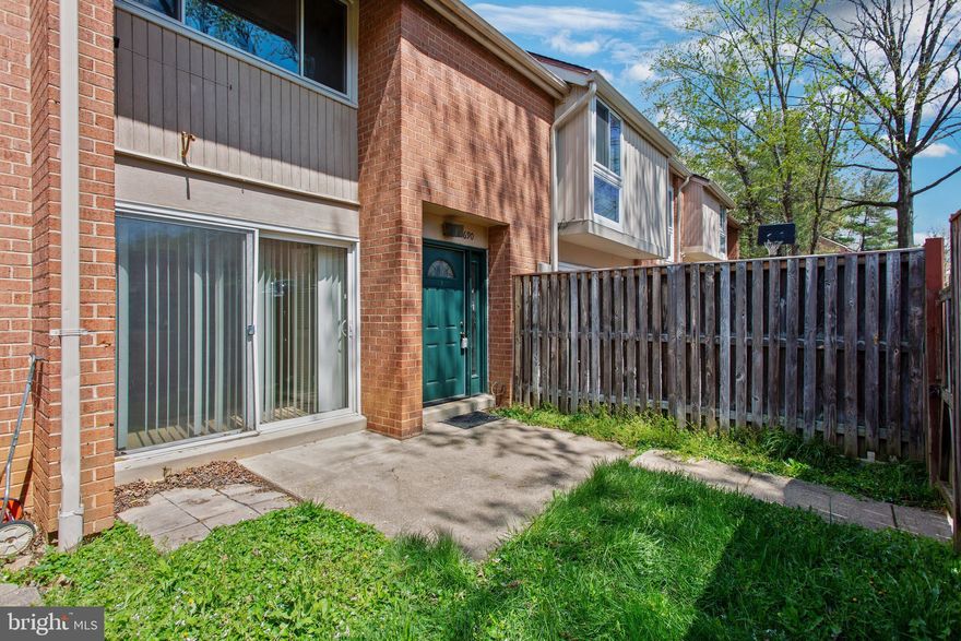 *** MULTIPLE OFFERS RECEIVED.  SELLER IS REQUESTING FINAL AND BEST BY 4:00 PM ON MONDAY, APRIL 25TH. *** WONDERFUL OPPORTUNITY TO LIVE IN THE HEART OF COLUMBIA, MD!  VOTED ONE OF THE SAFEST PLACES TO LIVE IN THE UNITED STATES.  ENJOY A CONDO LIVING LIFESTYLE WITH THE ADVANTAGES OF AN END-OF-GROUP 3 LEVEL TOWNHOUSE!  NO EXTERIOR MAINTENANCE REQUIRED!  ENJOY YOUR FULLY FENCED FRONT YARD, LARGE EAT-IN-KITCHEN, MASSIVE LIVINGROOM/DINING ROOM COMBINATION AND MAIN FLOOR POWDER ROOM.  TAKE ADVANTAGE OF 3 UPPER LEVEL BEDROOMS, A MASTER BEDROOM FULL BATH & HALL FULL BATH WITH TUB SHOWER!  RELISH THE VIEWS AND MAKE USE OF THE LOWER LEVEL BASEMENT LAUNDRY ROOM WITH AMPLE STORAGE.  HAVE PEACE OF MIND WITH A NEWER HVAC SYSTEM (2018).  FRESHLY PAINTED WITH ALL NEW CARPETS!  MAKE AN APPOINTMENT TODAY!