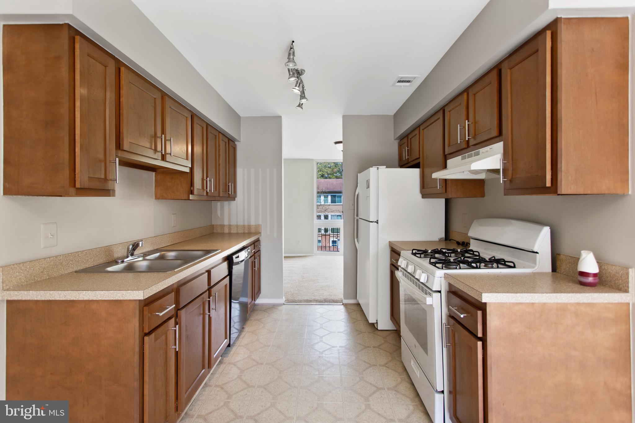 PATRIDGE COURTS CONDOMINIUMS - Residential