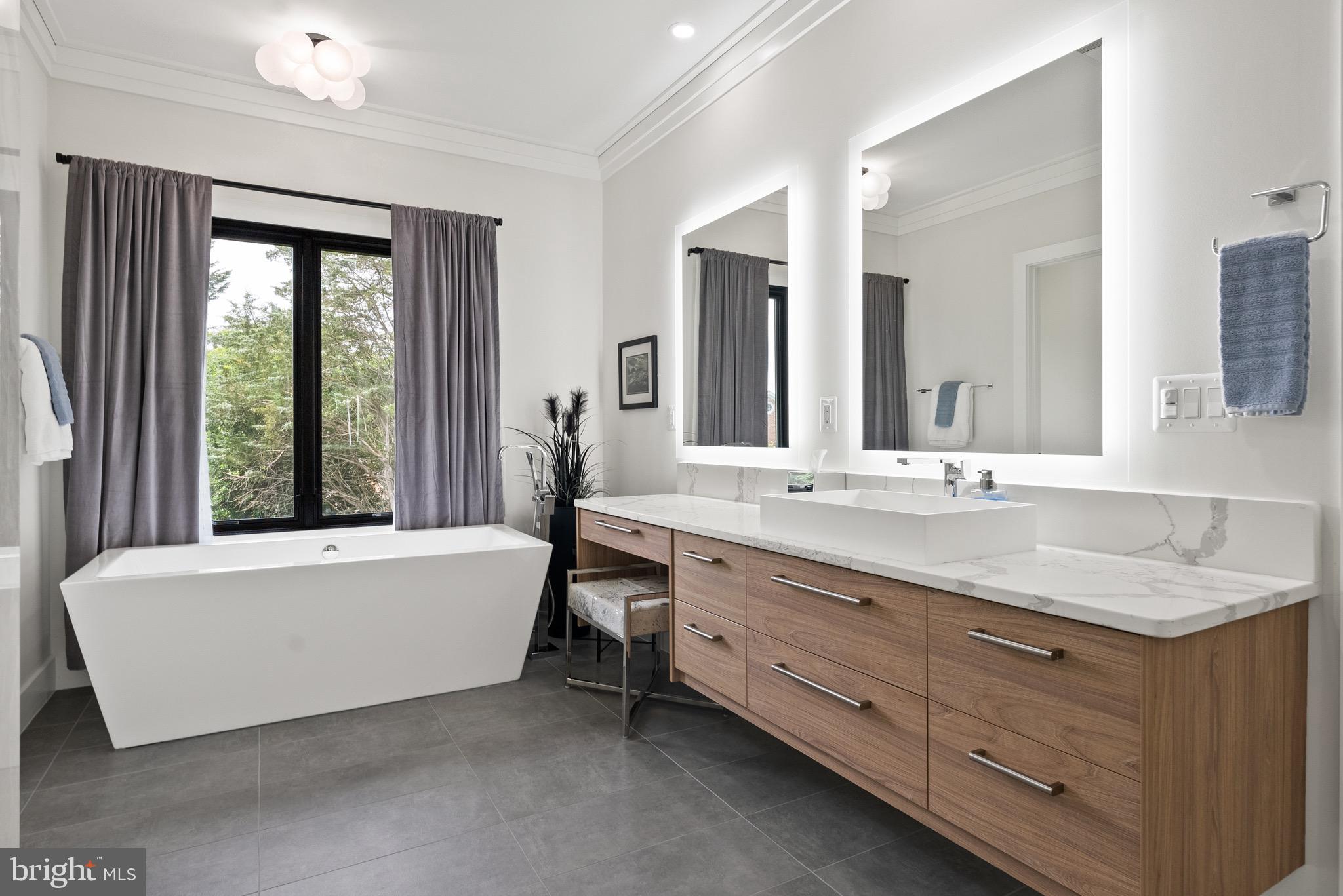 CONDON MANOR OF MCLEAN - Residential