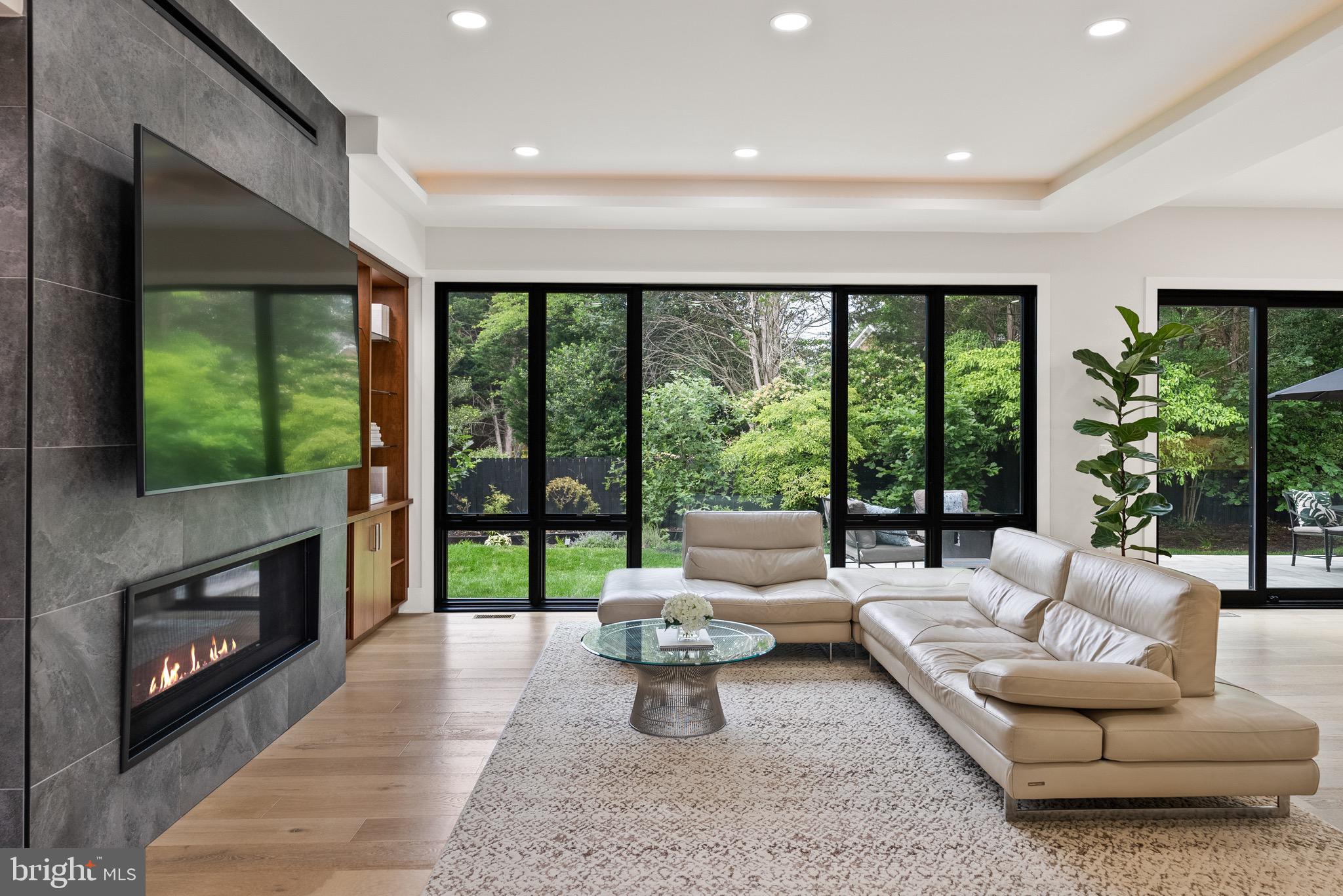 CONDON MANOR OF MCLEAN - Residential