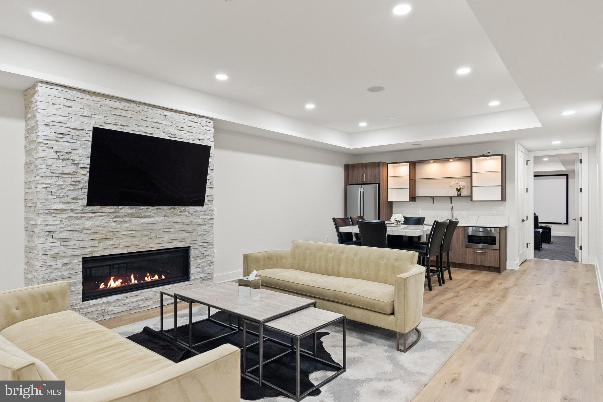 CONDON MANOR OF MCLEAN - Residential