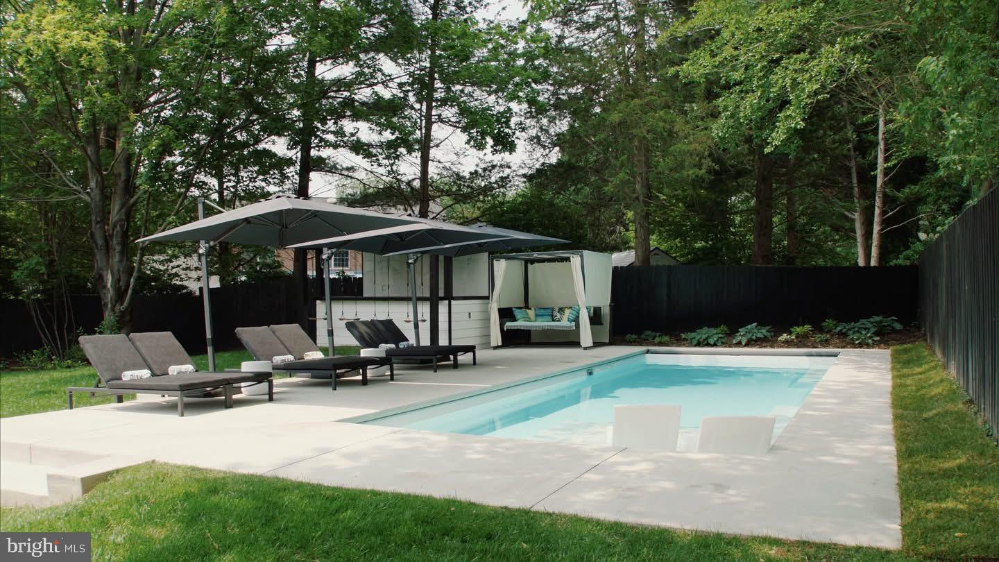 CONDON MANOR OF MCLEAN - Residential