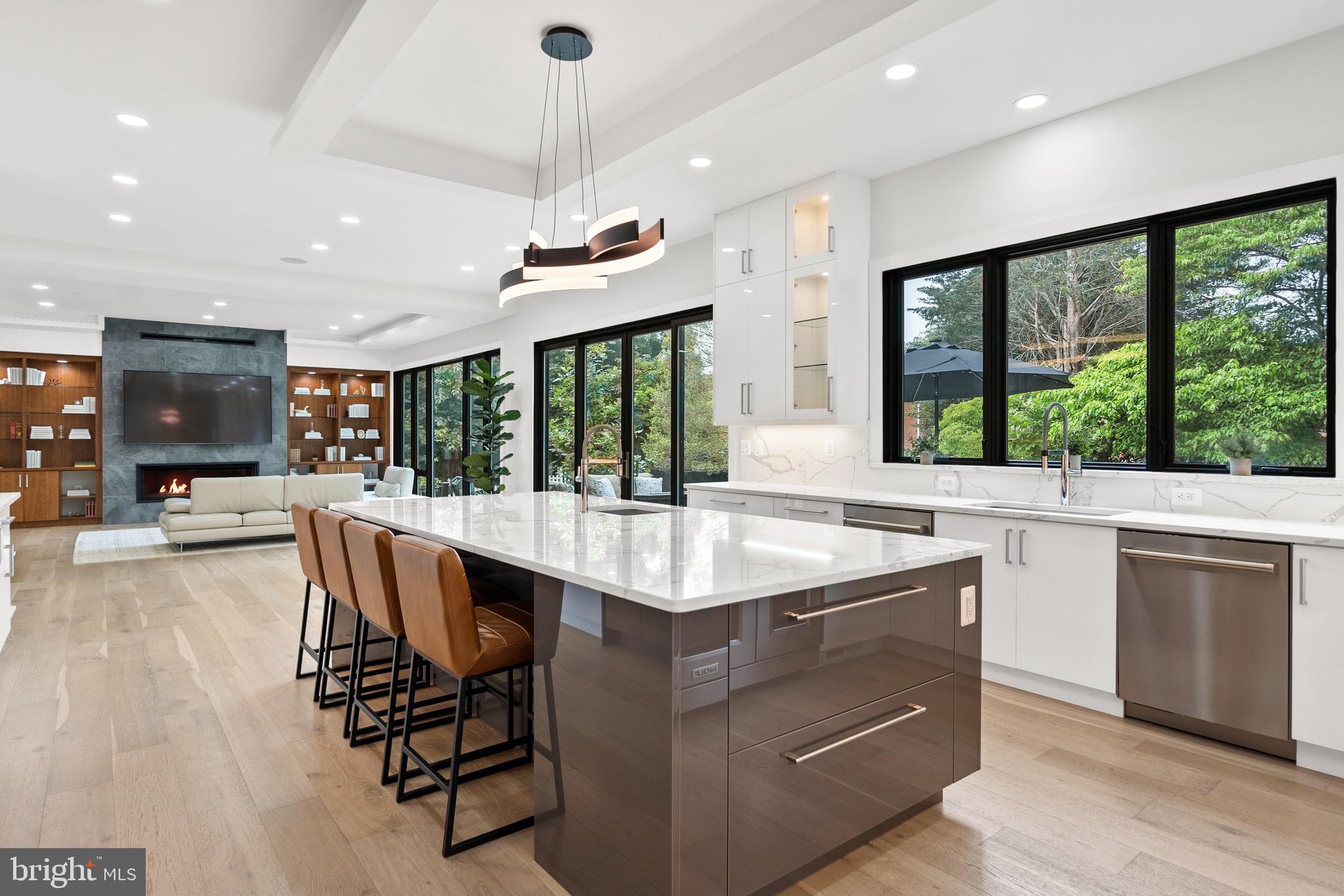 CONDON MANOR OF MCLEAN - Residential