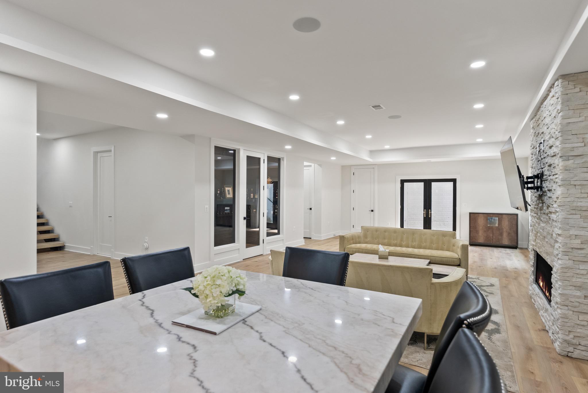 CONDON MANOR OF MCLEAN - Residential