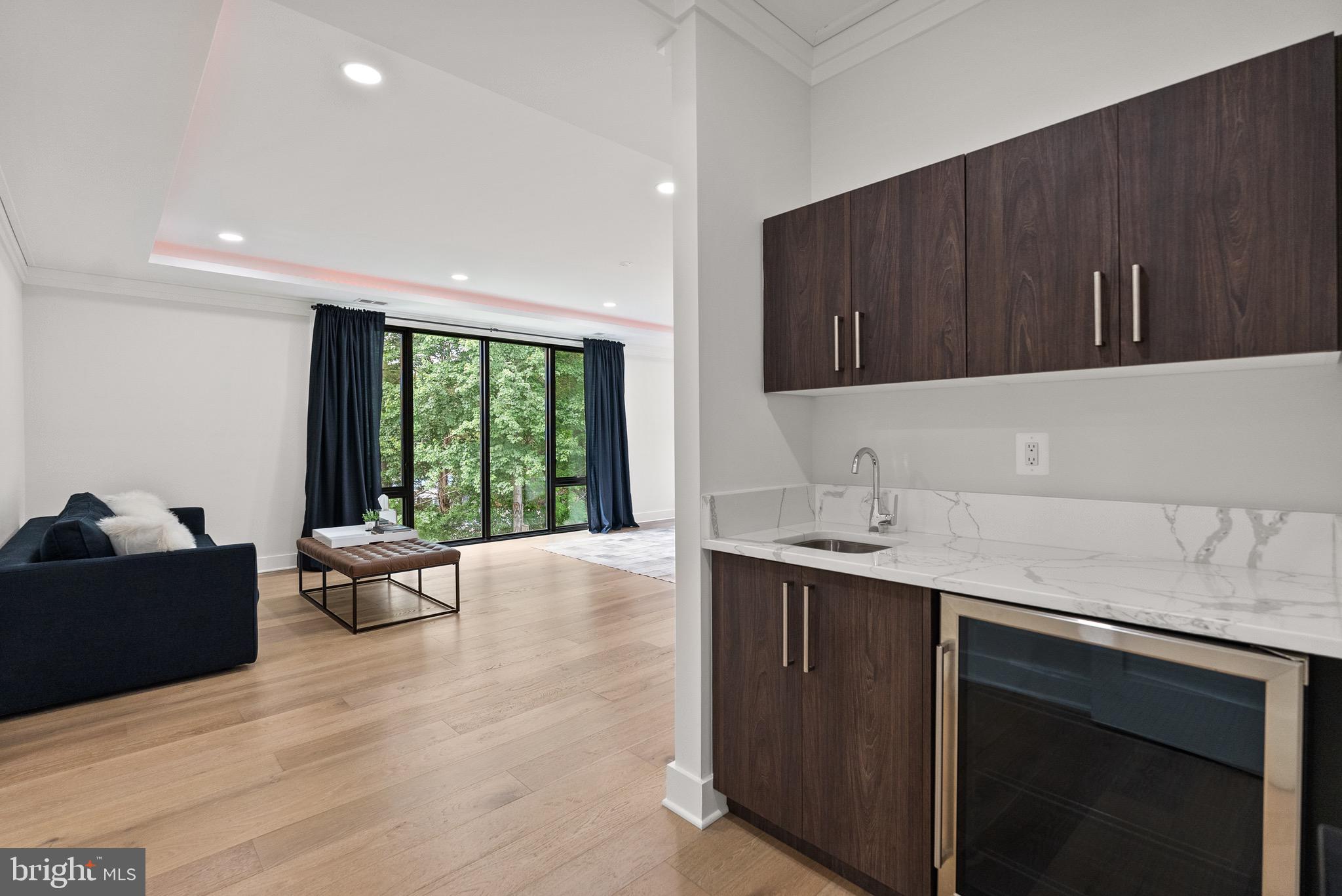 CONDON MANOR OF MCLEAN - Residential