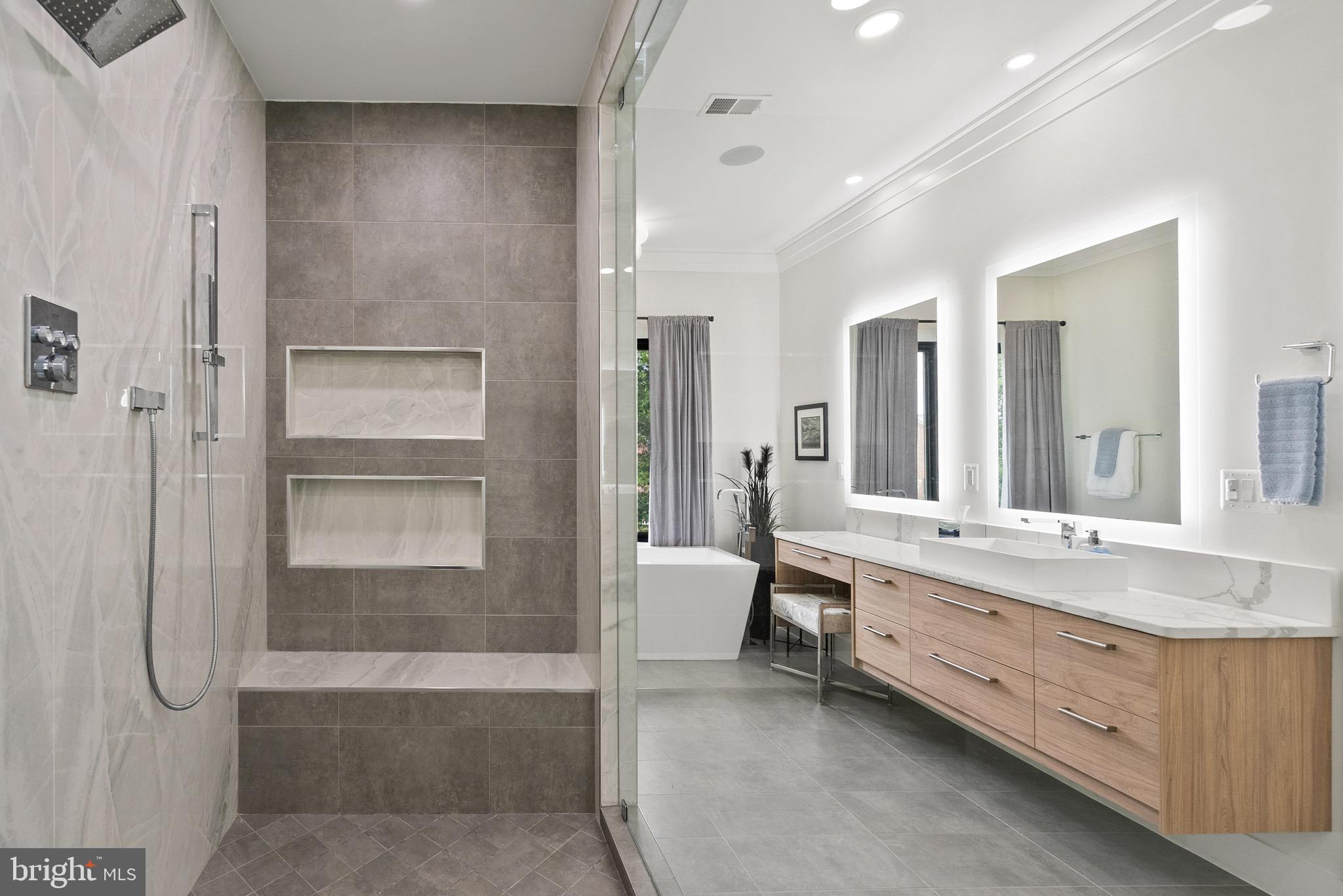 CONDON MANOR OF MCLEAN - Residential