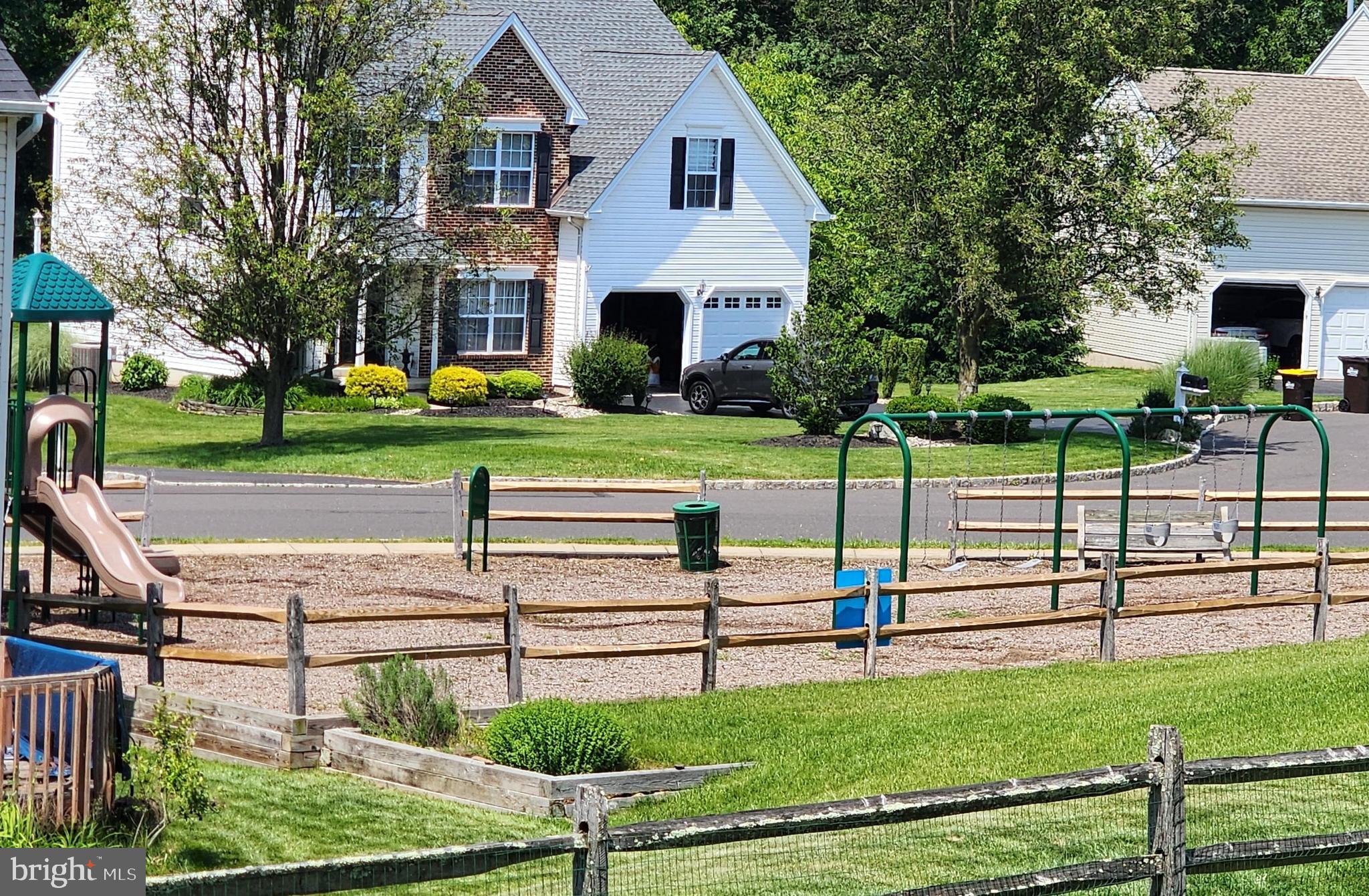 CREEKWOOD - Residential