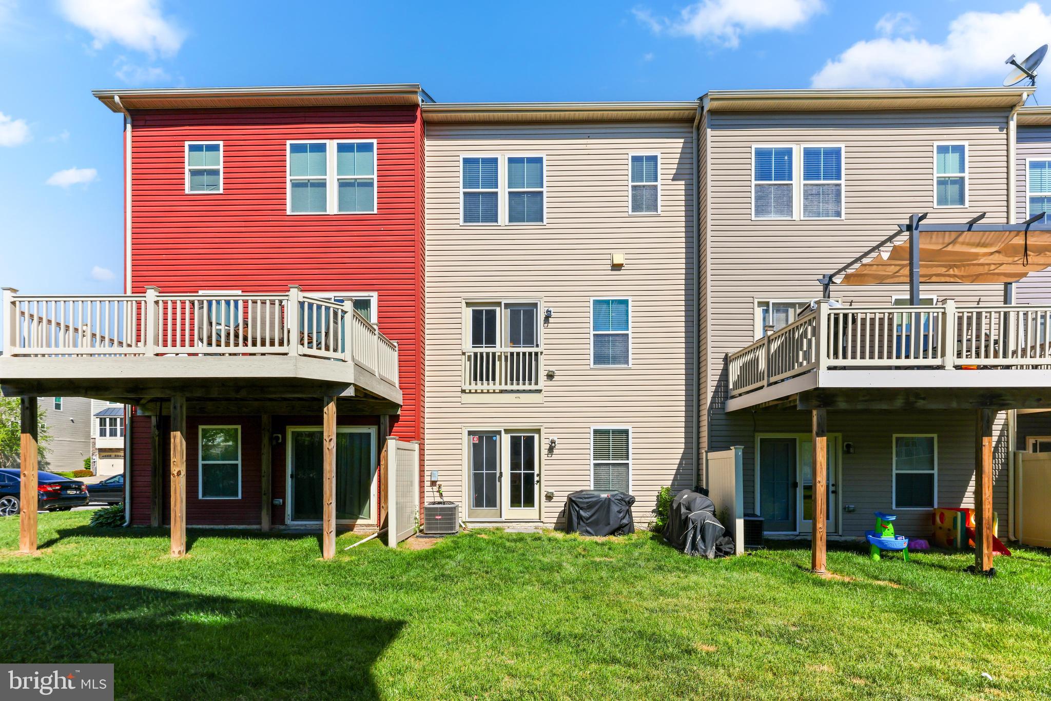 CREEKSIDE VILLAGE - Residential