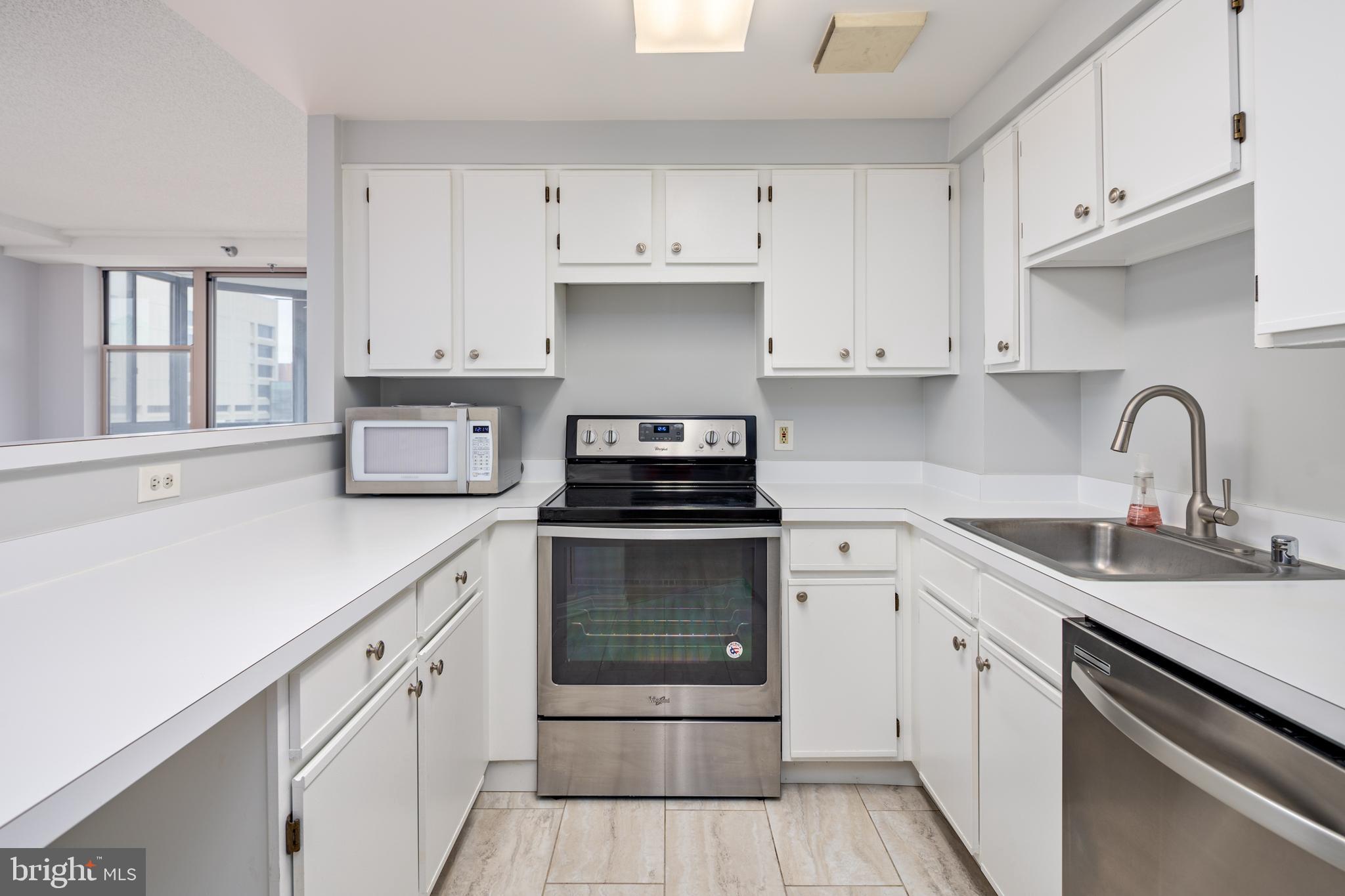 24 COURTHOUSE SQUARE 510
